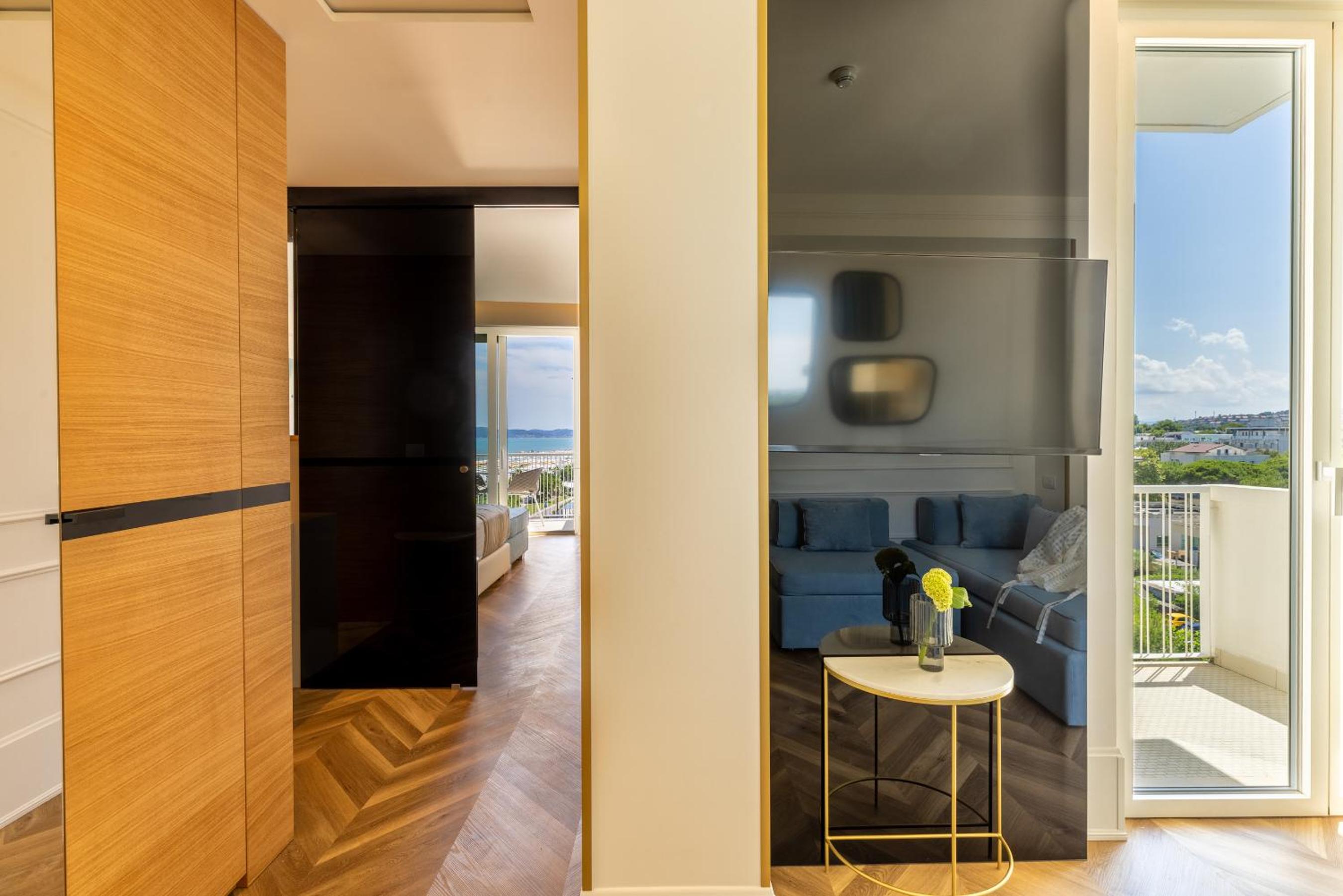 Junior Suite Queen - Photo 10