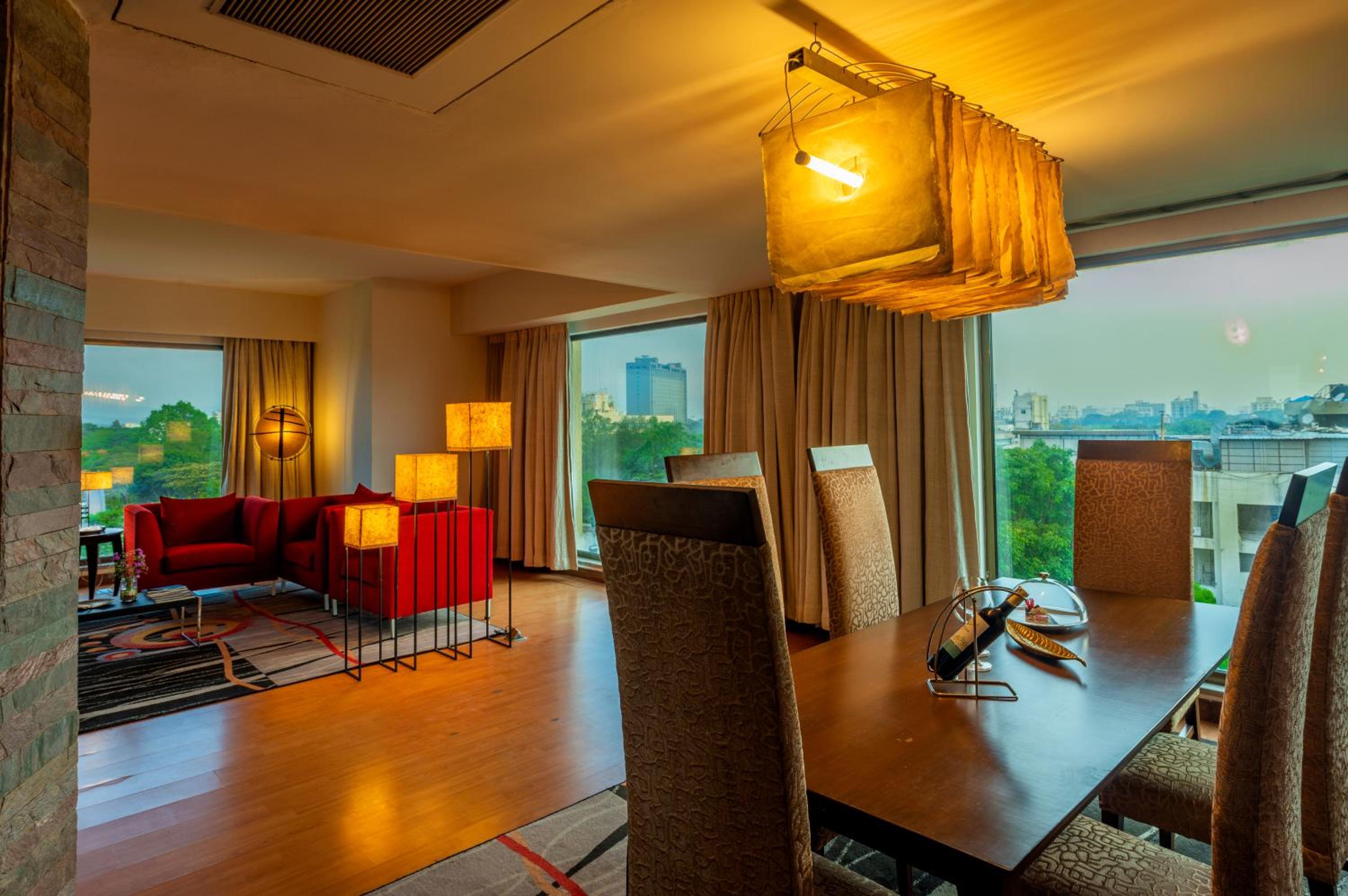 Presidential Suite with Bathtub, 2 way Airport Transfer photo
