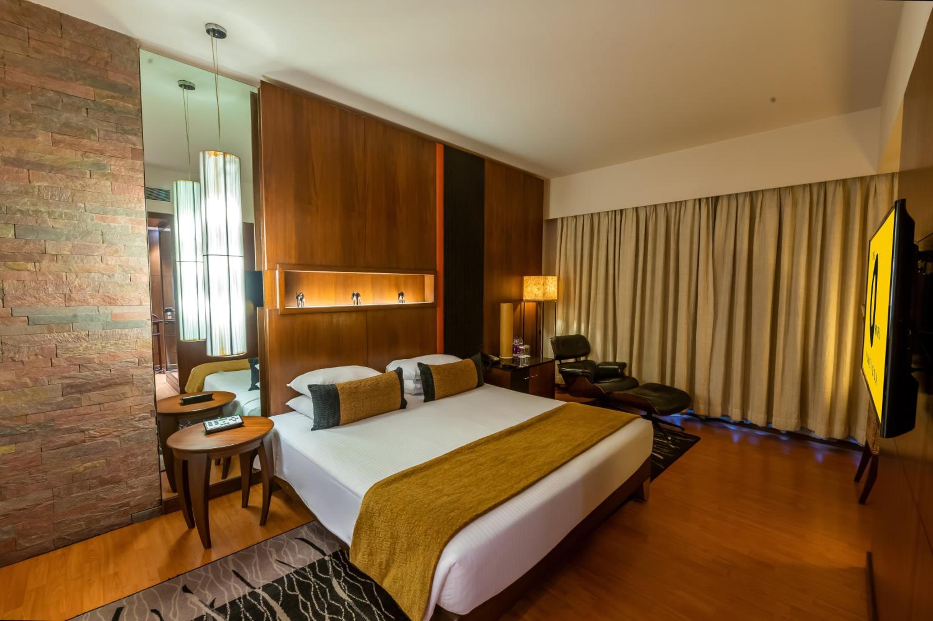 Presidential Suite with Bathtub, 2 way Airport Transfer photo