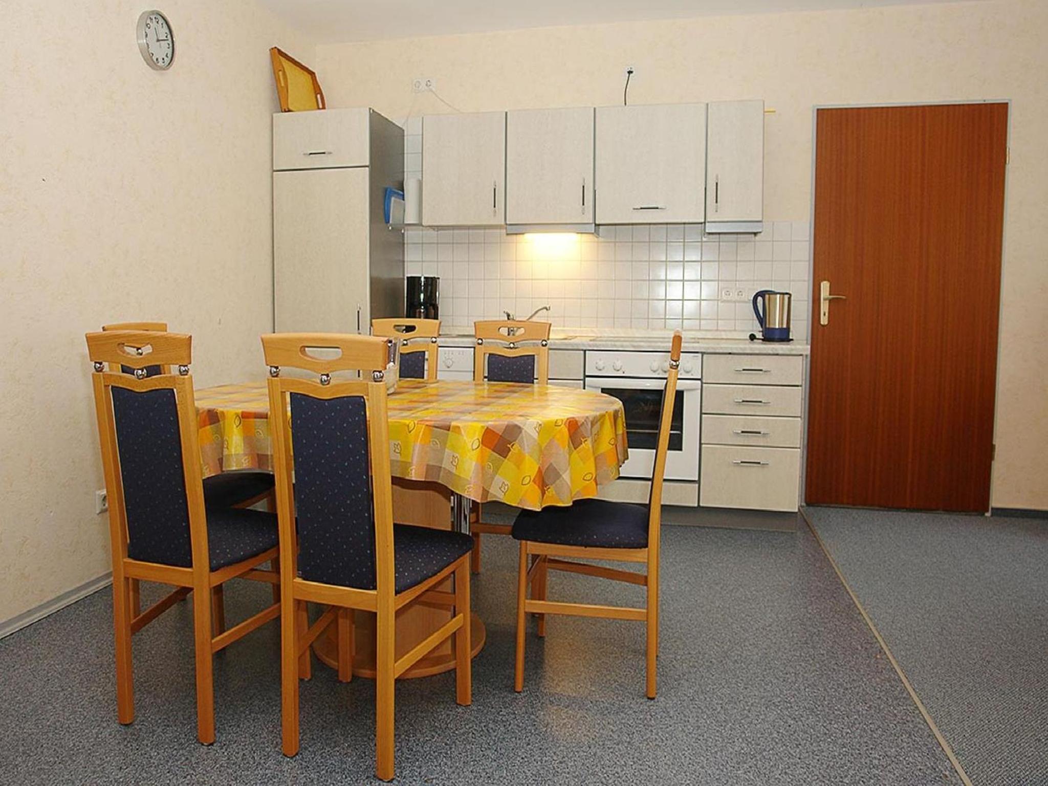 Three-Bedroom Apartment with Shower photo 3