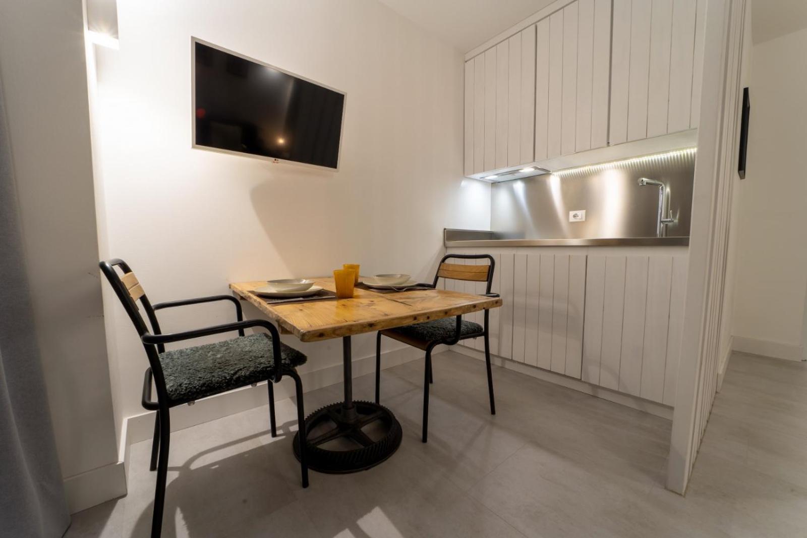 Two-Bedroom Deluxe Apartment with Balcony photo 2