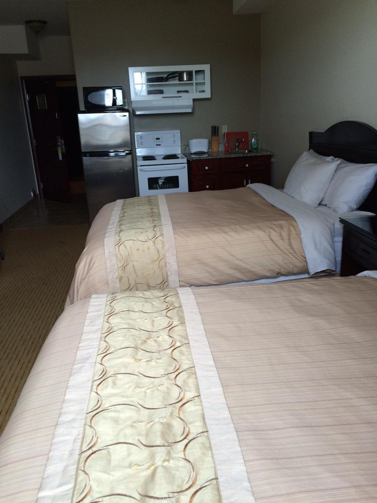 Deluxe Queen Studio with Two Queen Beds - Non-Smoking - Photo 2