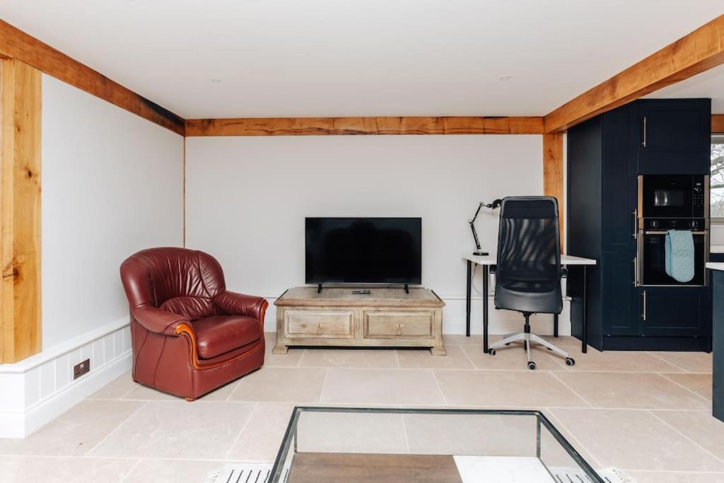 Two-Bedroom House photo 3