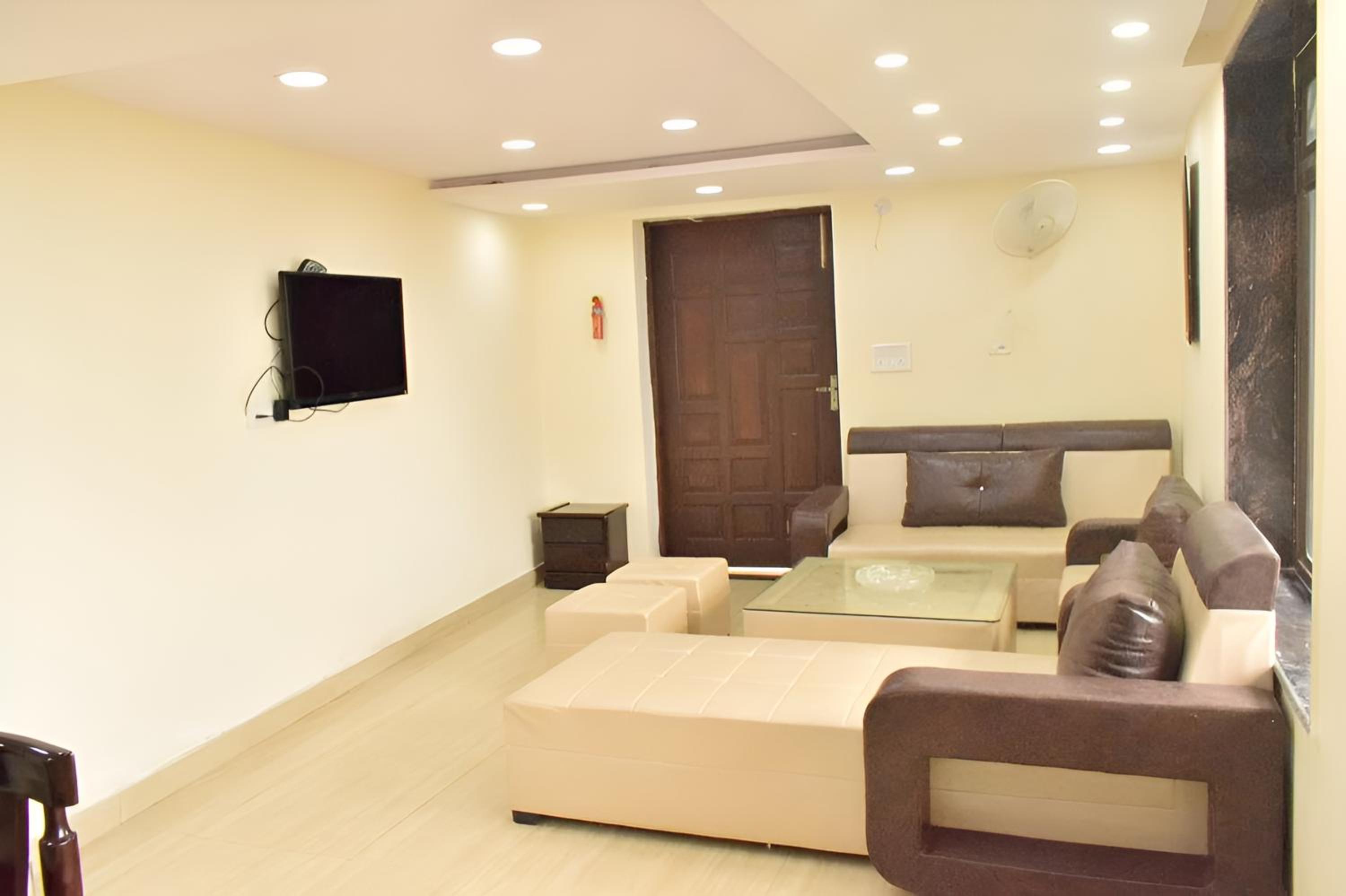Villa - Photo 1