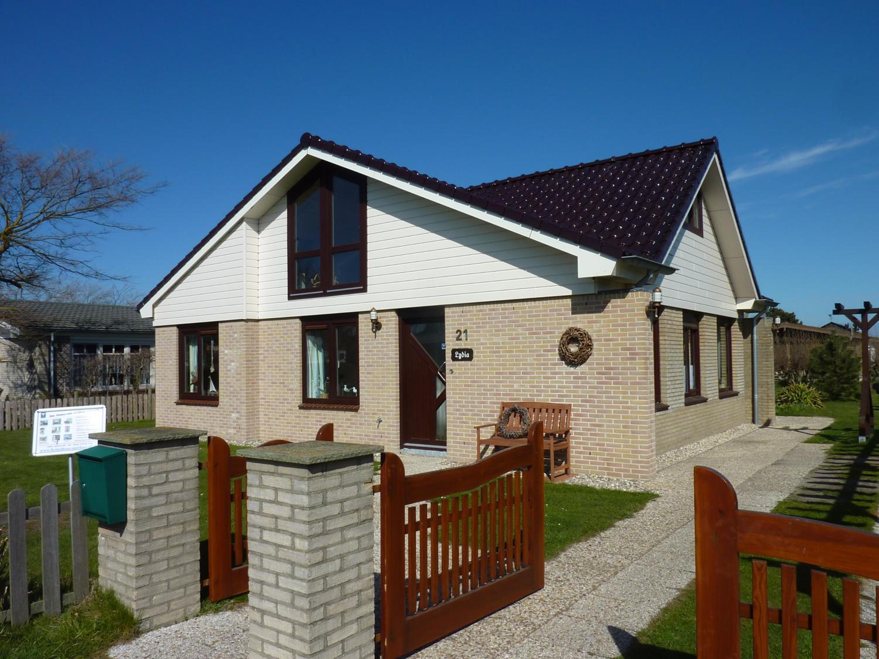 Three-Bedroom House photo 2