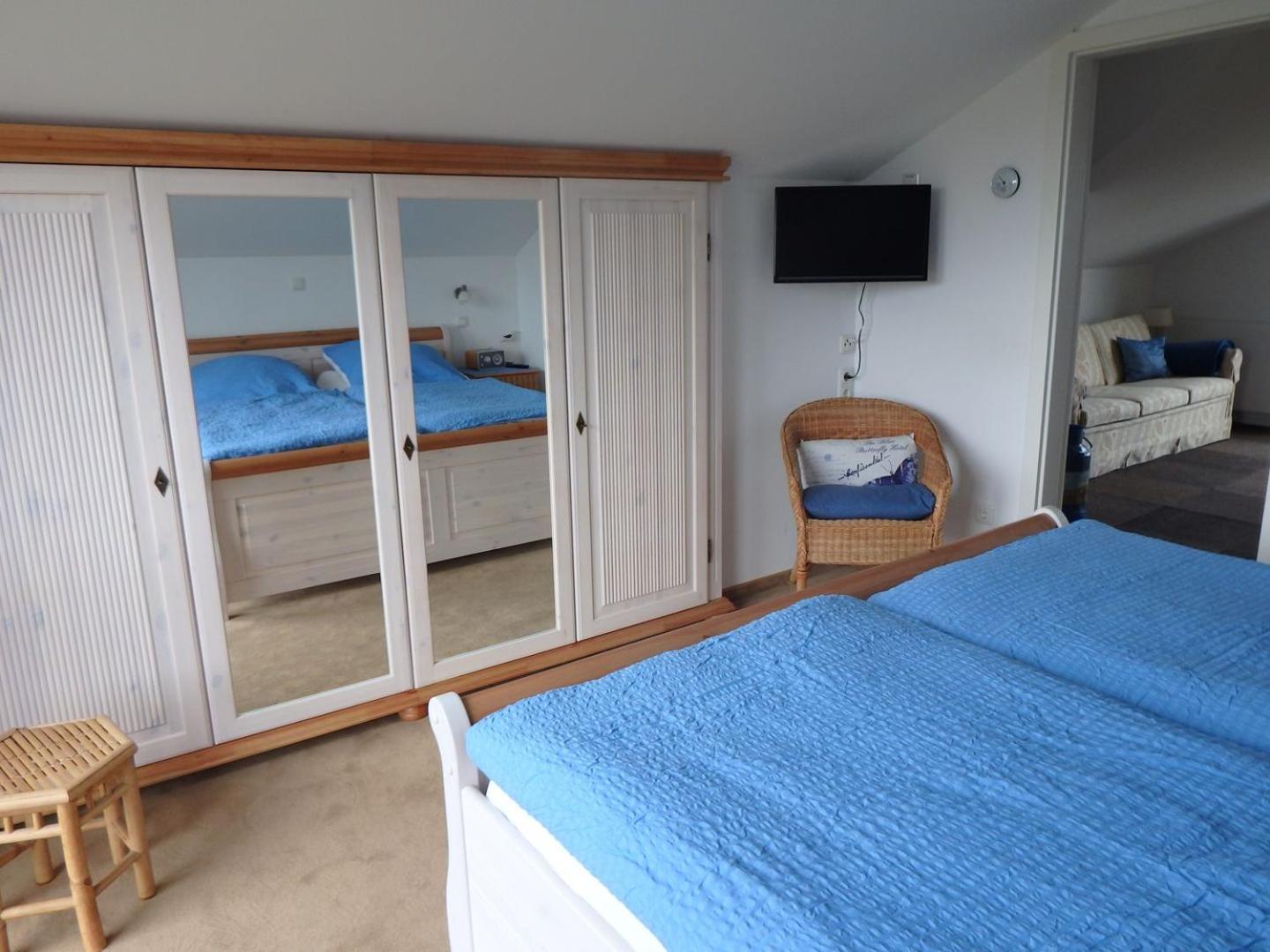 Three-Bedroom House photo 3