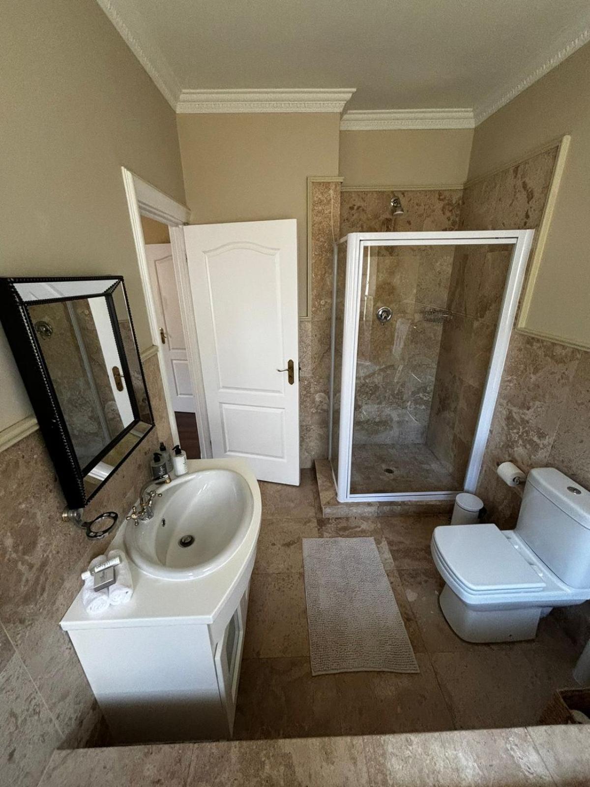 Superior King Suite photo 3
