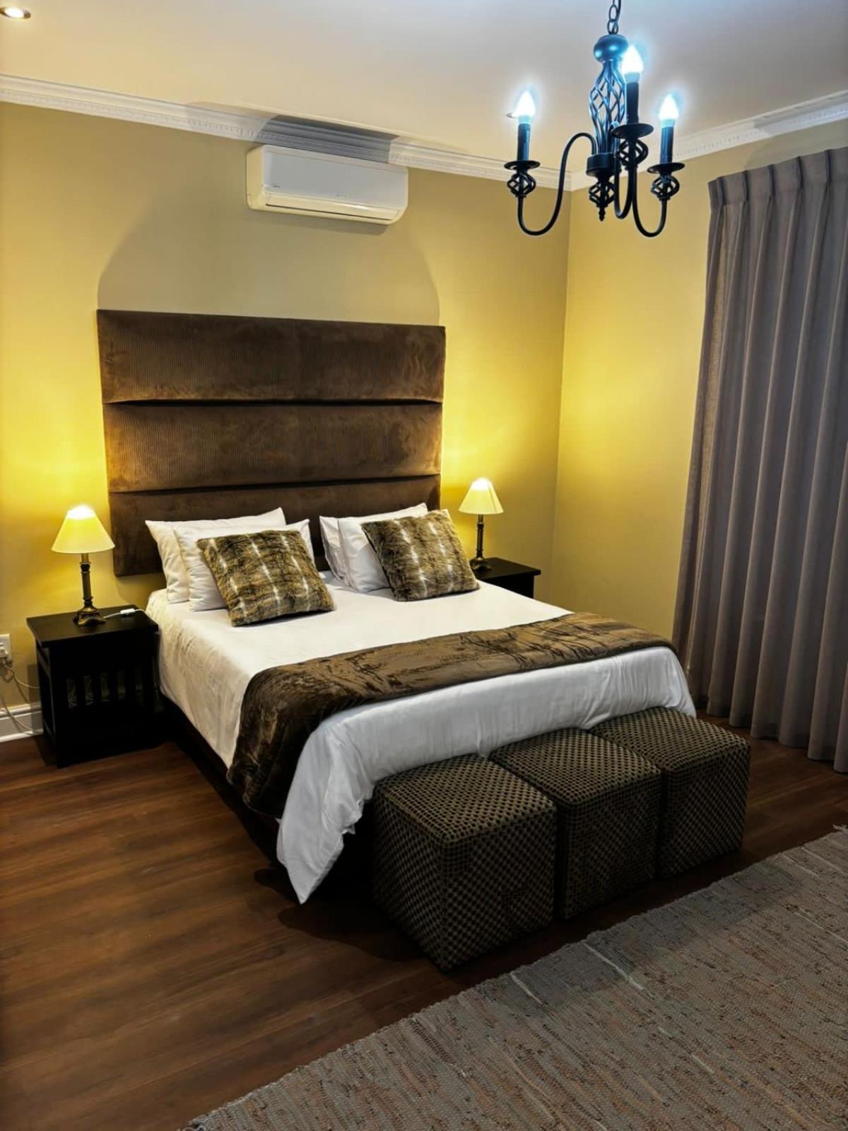Superior King Suite photo 1