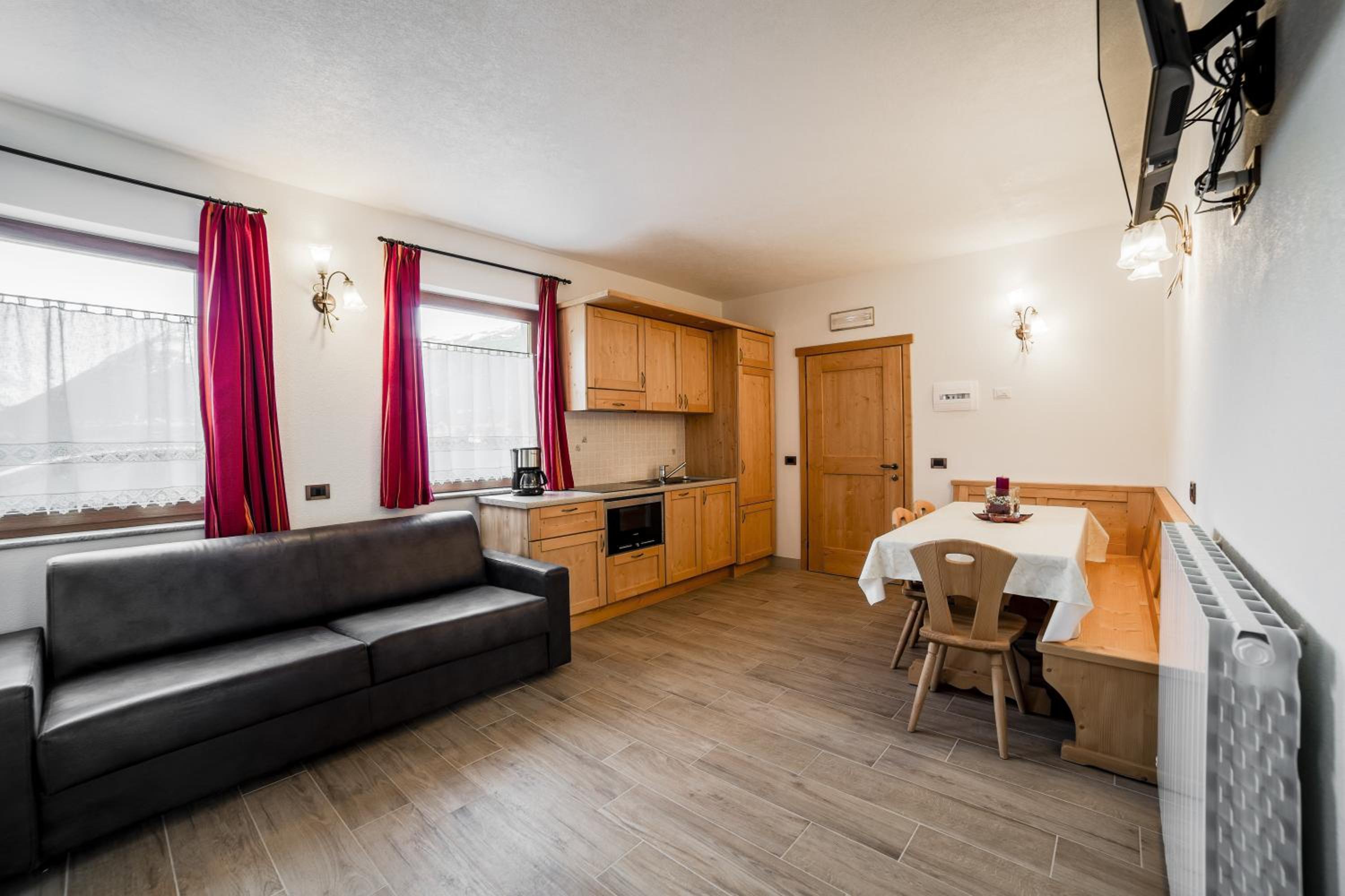 One-Bedroom Apartment - Photo 3