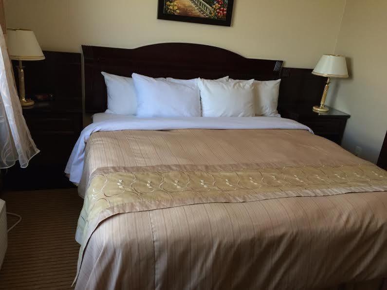 King Suite - Non-Smoking - Photo 1