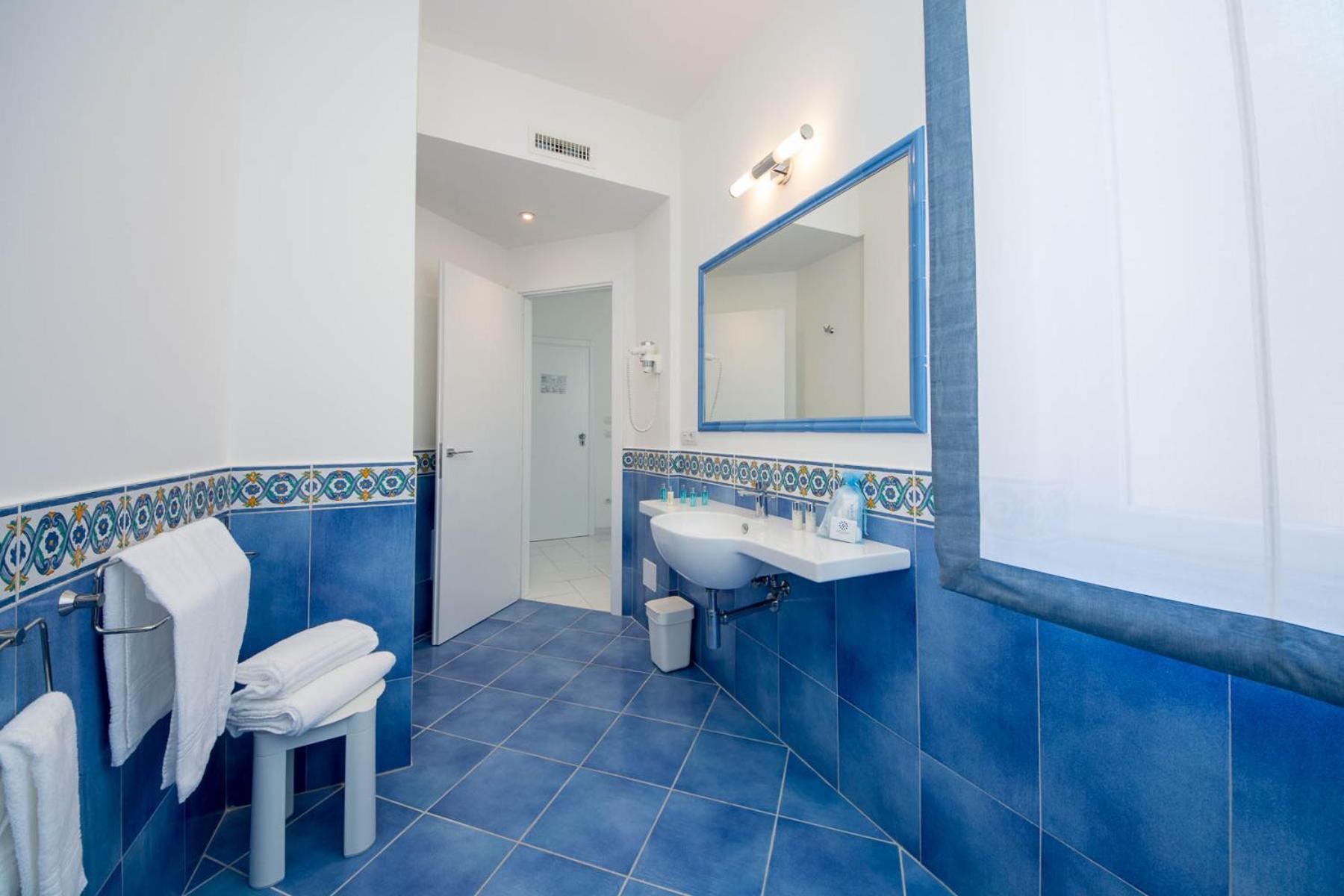 Classic Triple Room - Photo 8