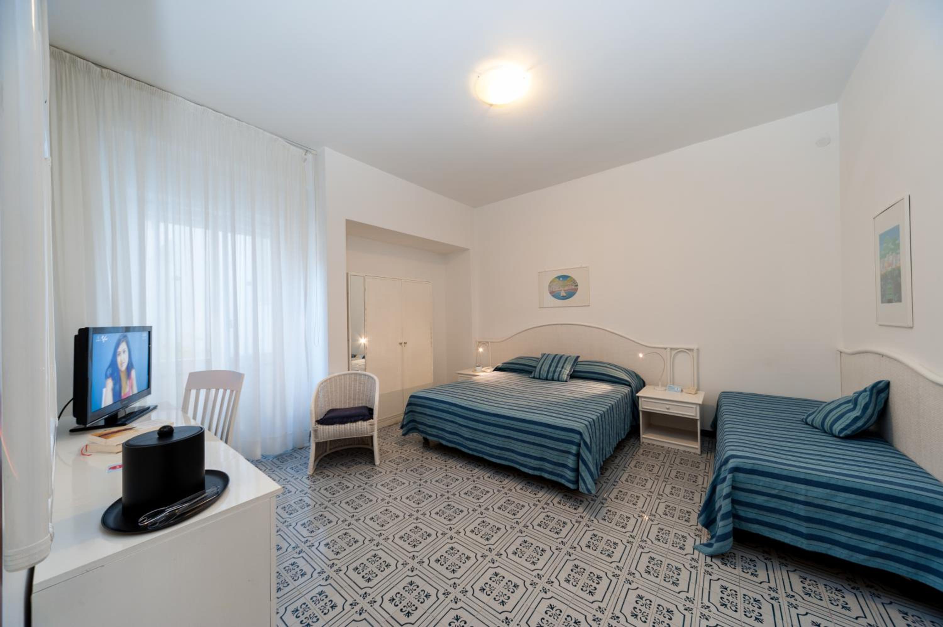 Standard Triple Room - Photo 6