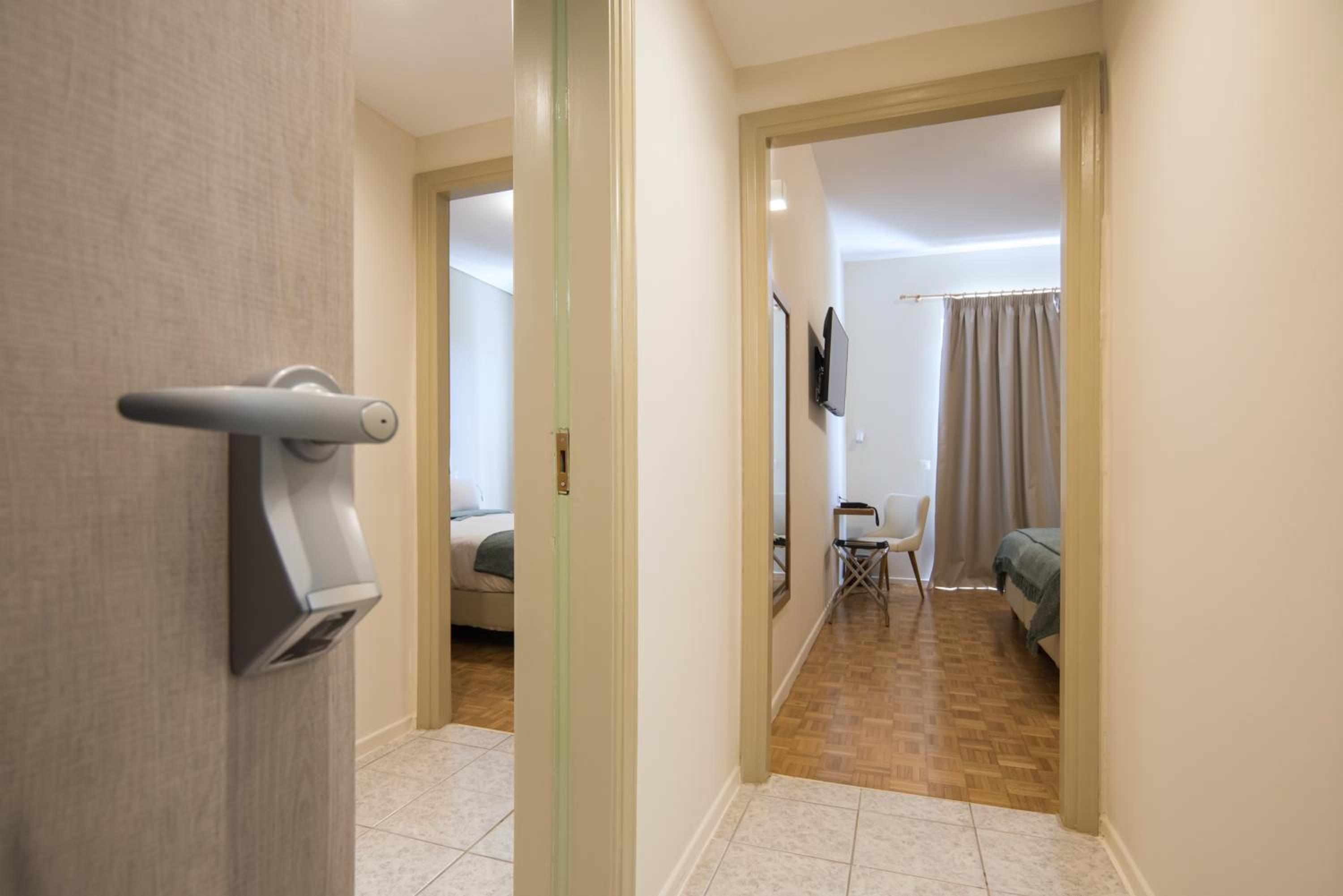 Quadruple Room with Balcony - Photo 2