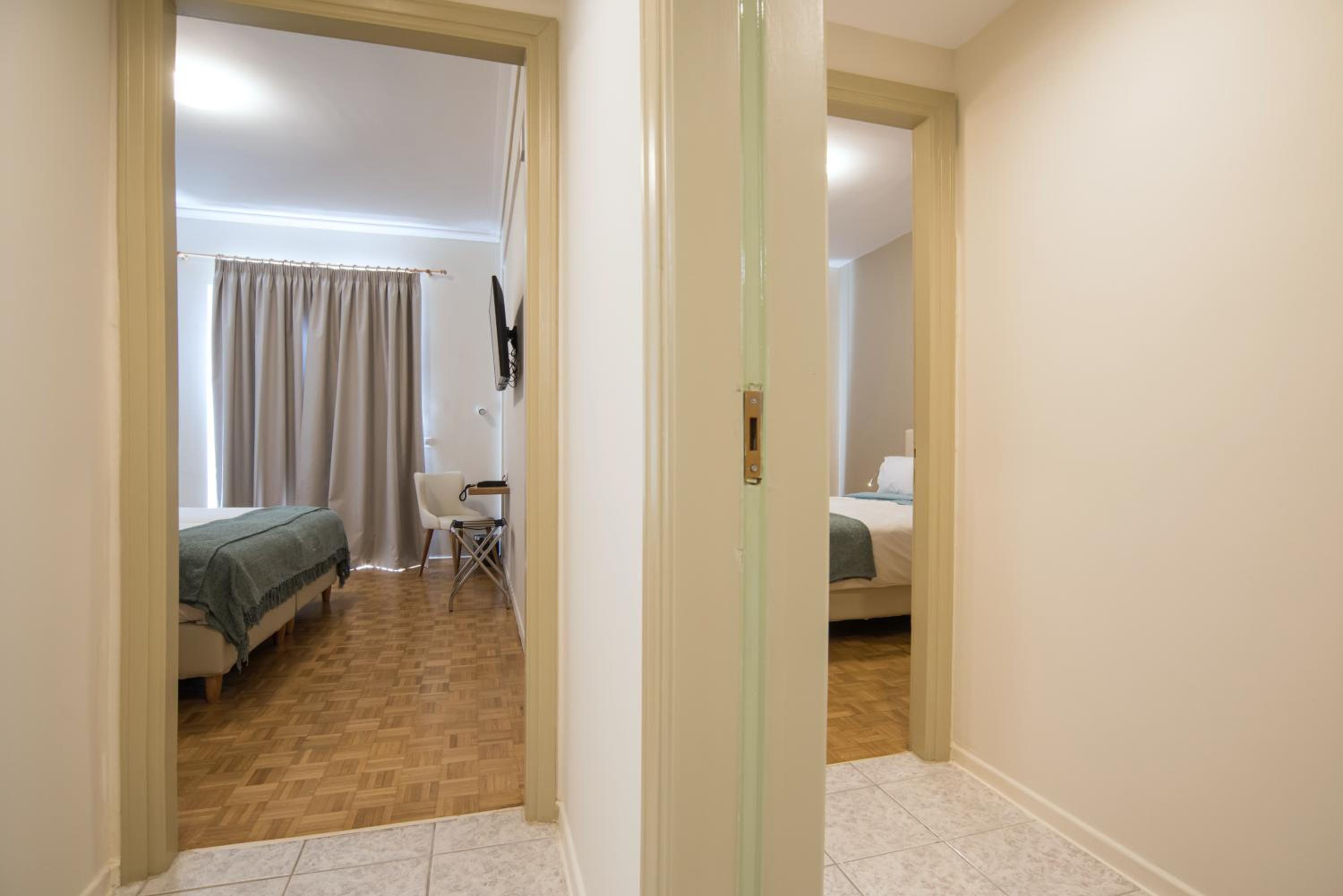 Quadruple Room with Balcony - Photo 3