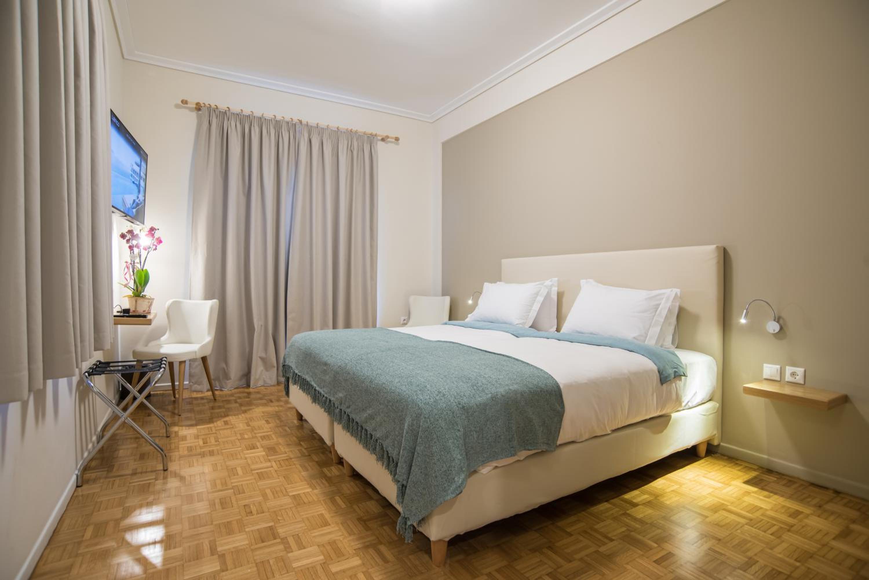 Quadruple Room with Balcony - Photo 1