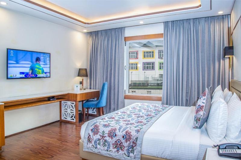 Deluxe Room (Complimentary INR 500 Hotel Credit redeemable on Food & Beverages,Free Room Upgrade, Subject to Availability and 15% off on Two-way Airport Transfer) photo 2