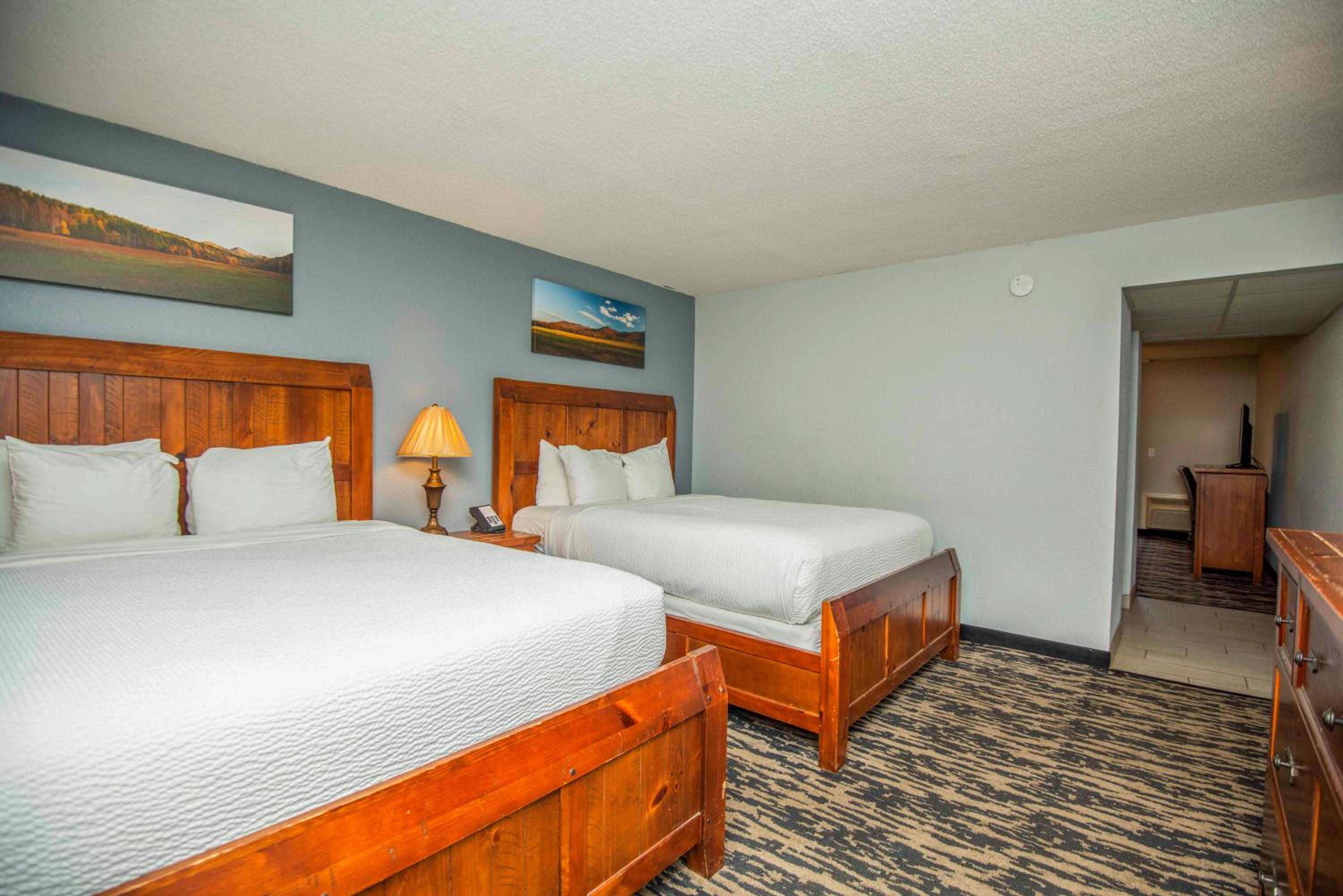 Family Suite Pet Friendly: Living Room