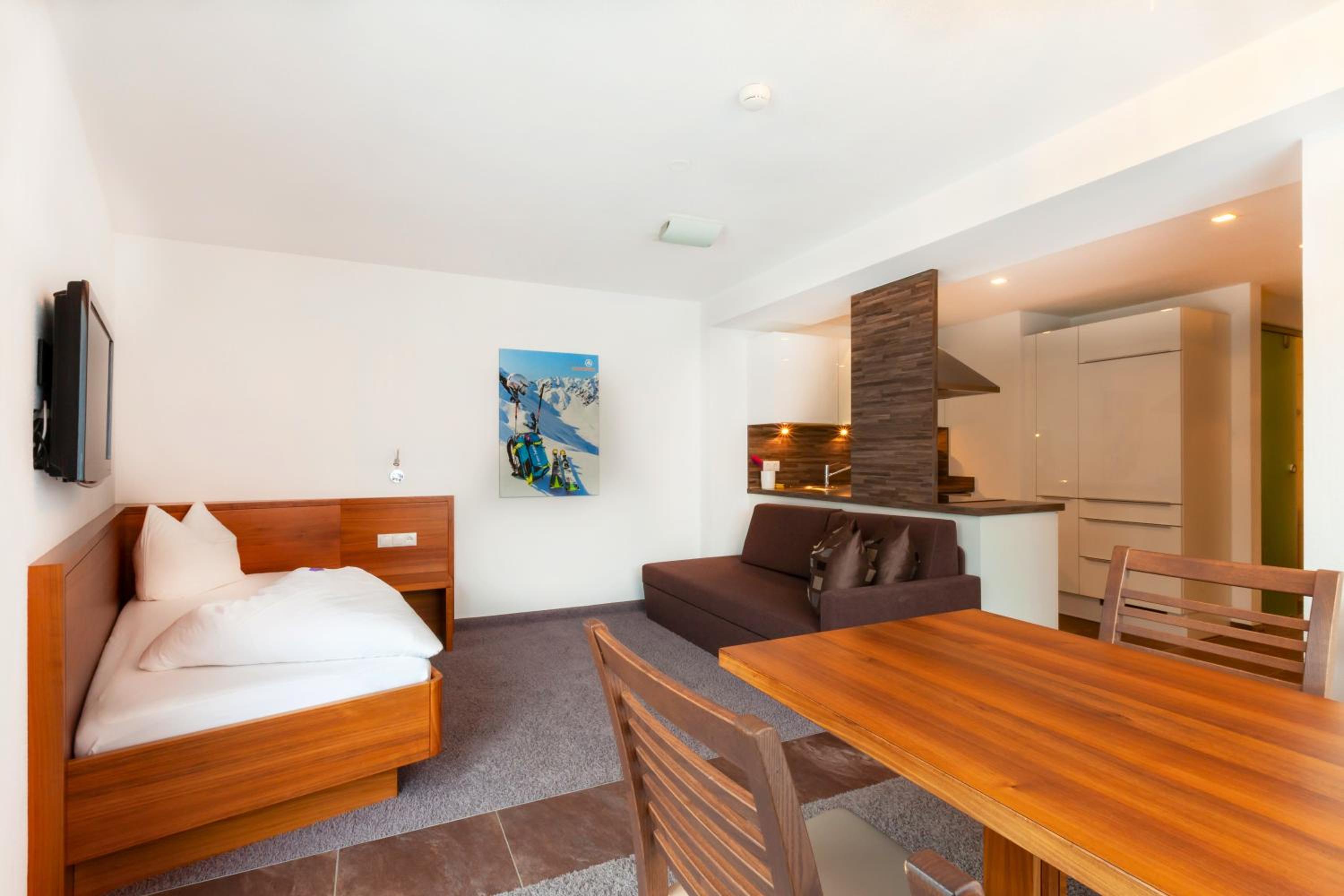 Apartment with Terrace photo 2