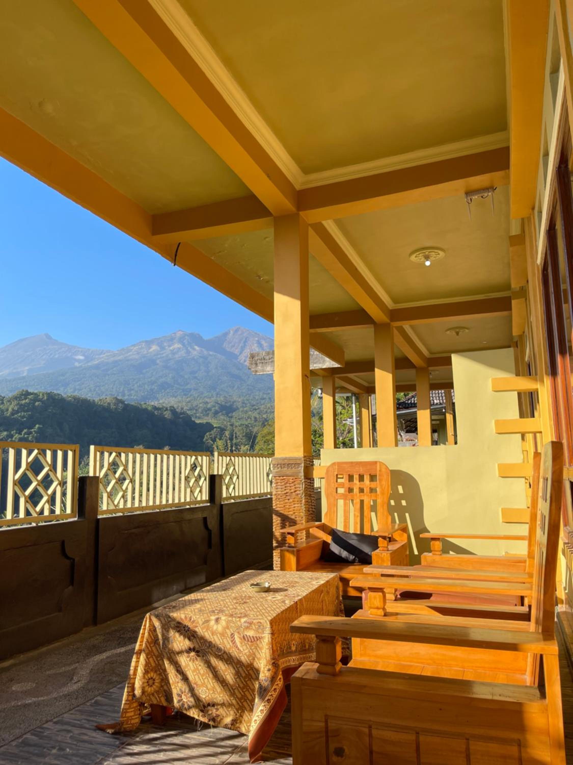 Family Room with Mountain View - Photo 8