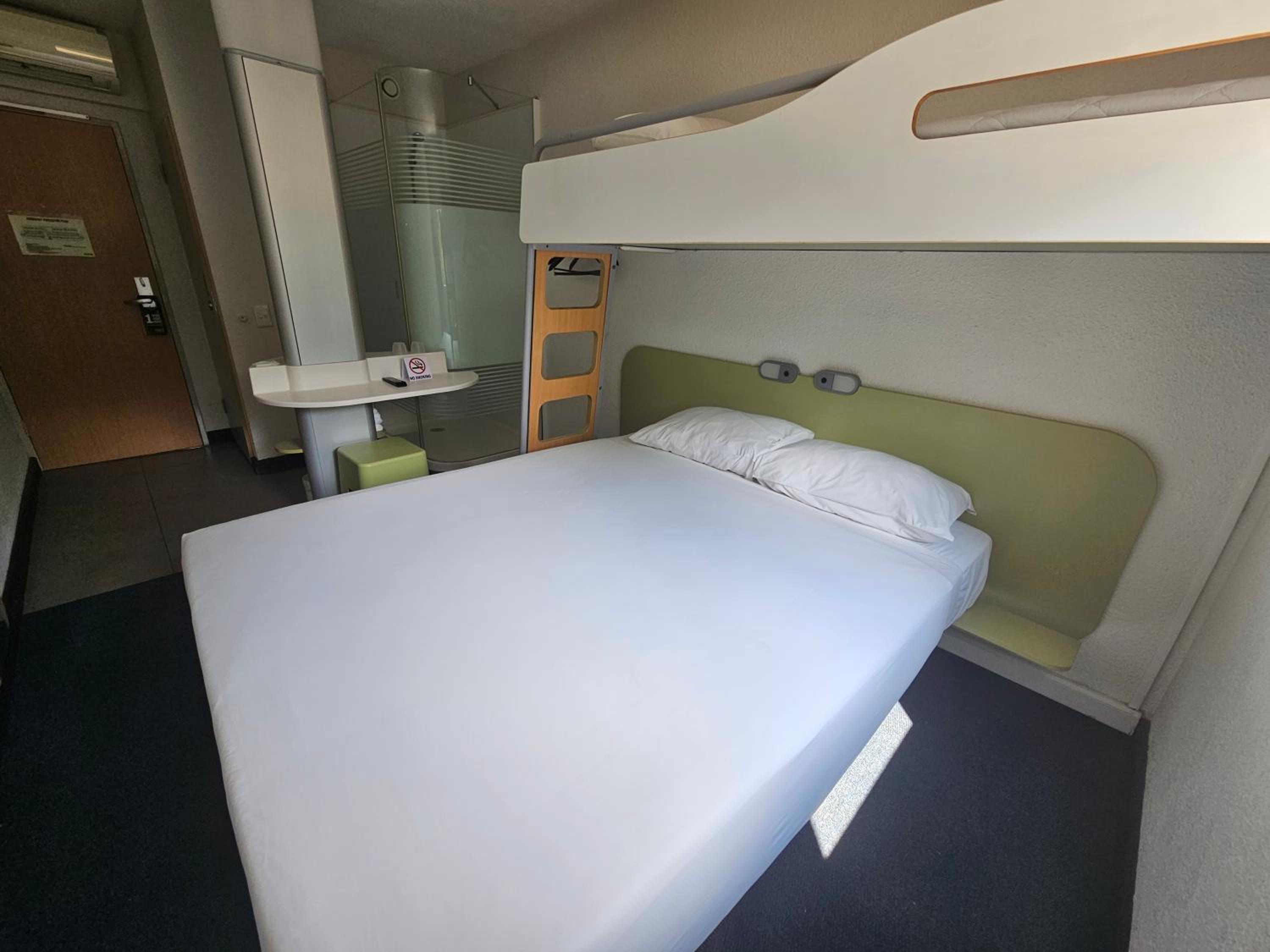Standard Triple Room (Nonsmoking) photo 2