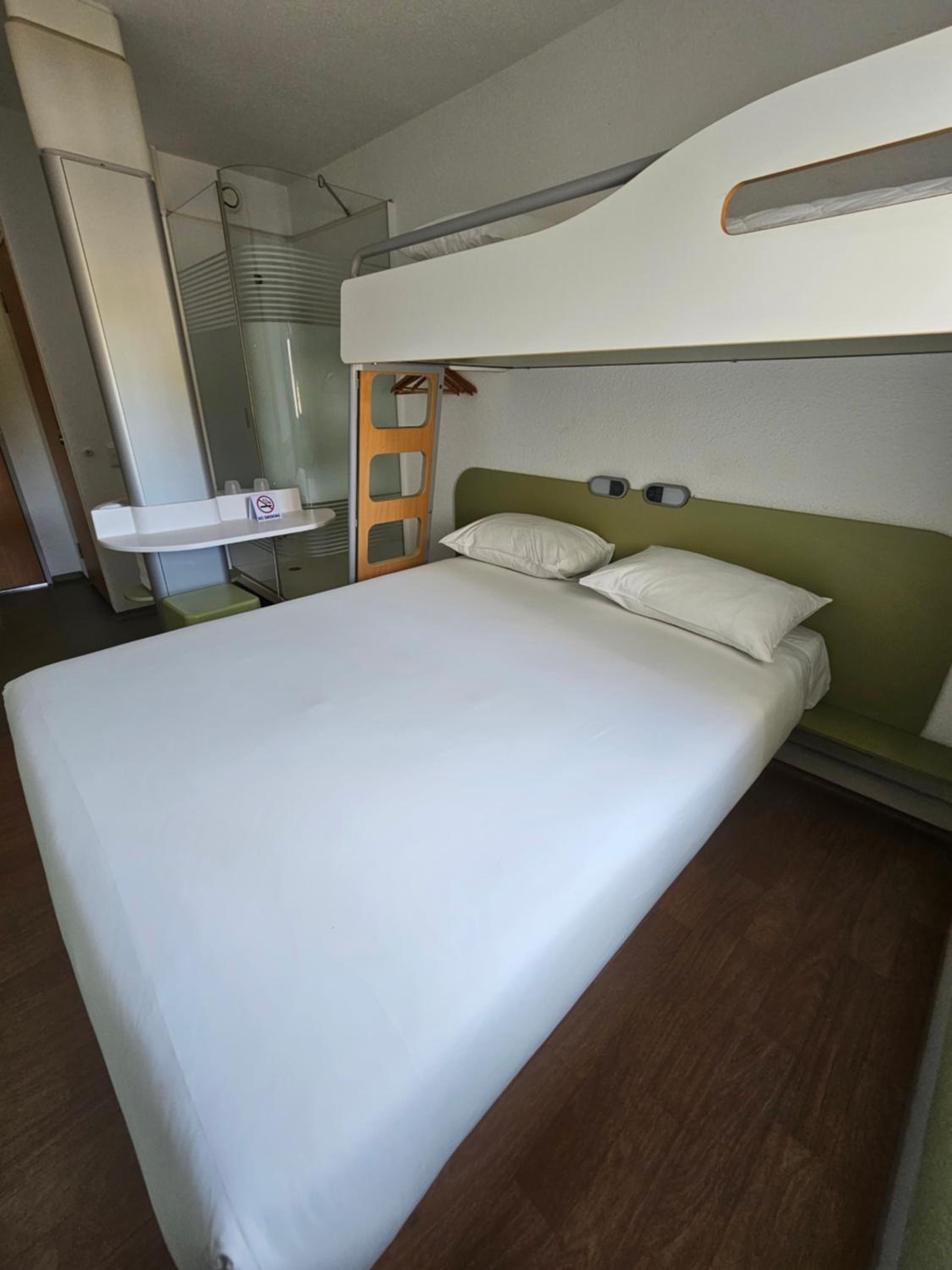 Standard Triple Room (Smoking) photo 3