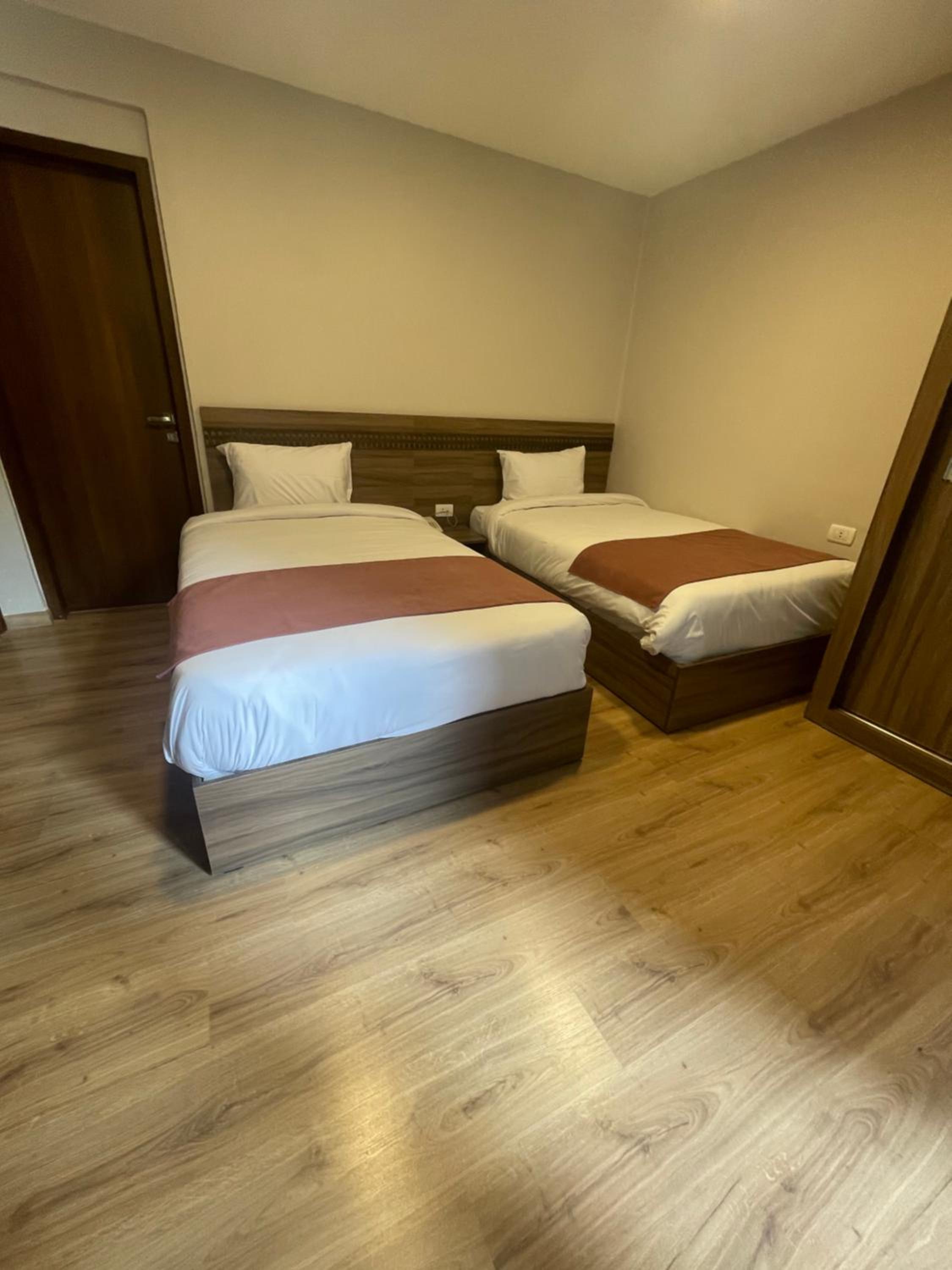Deluxe Room (2 Adults + 1 Child)