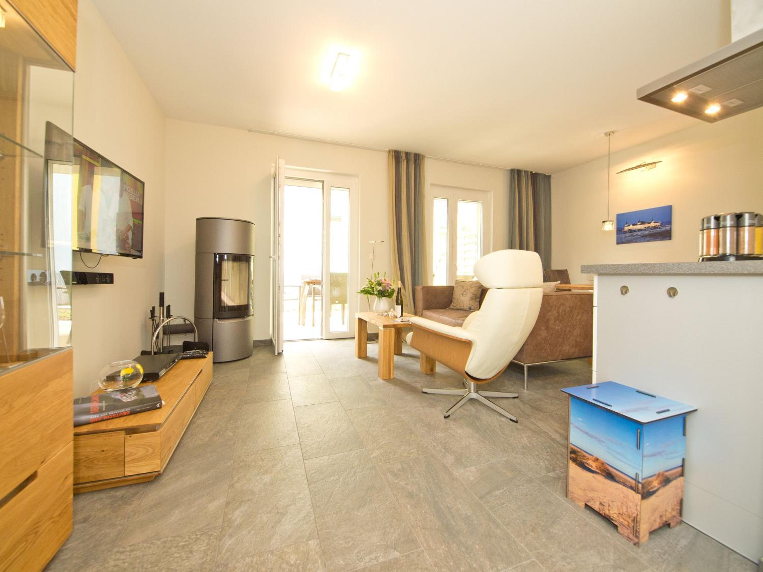 Two-Bedroom Apartment with Balcony and Terrace photo 2