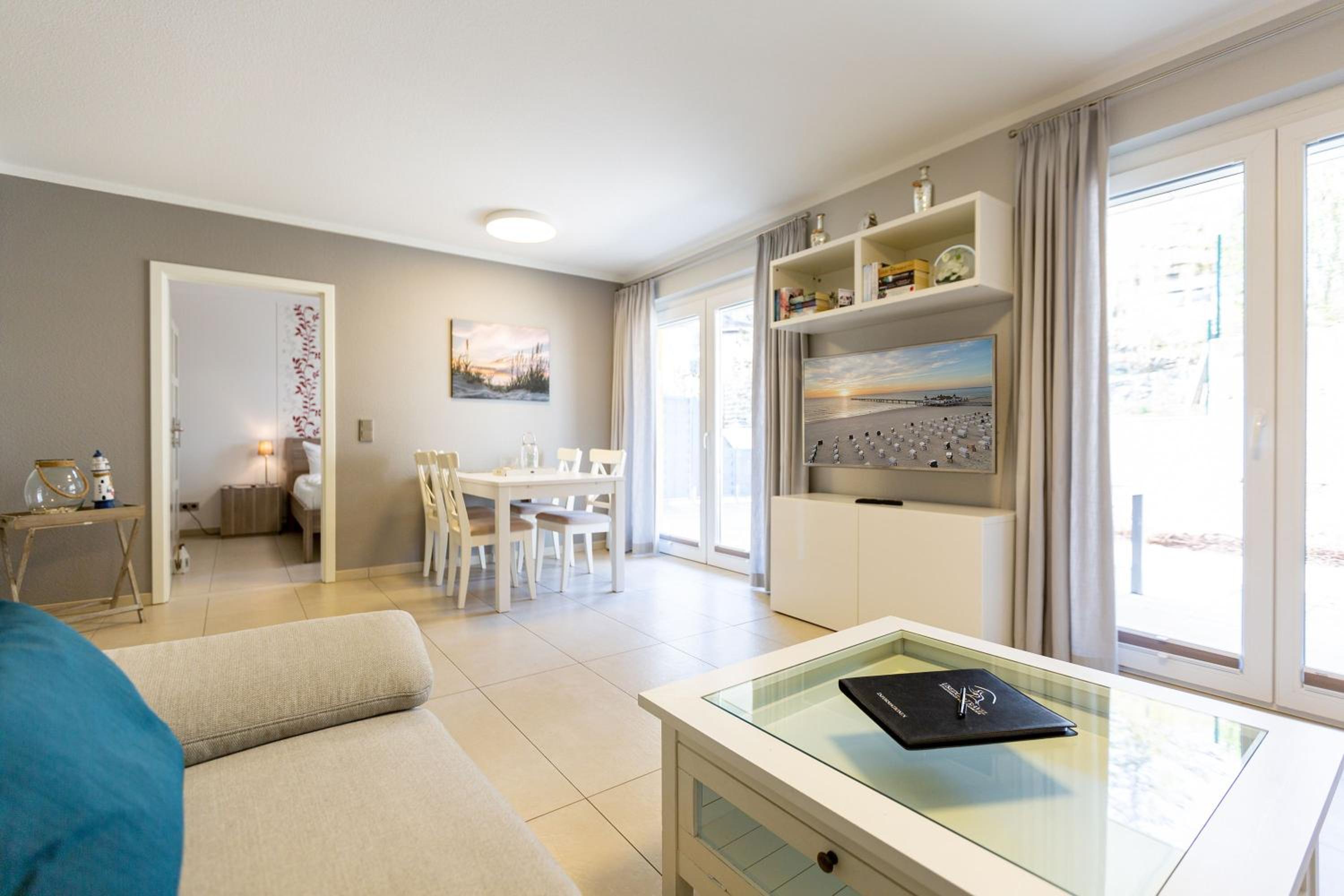 One-Bedroom Apartment with Terrace photo 1