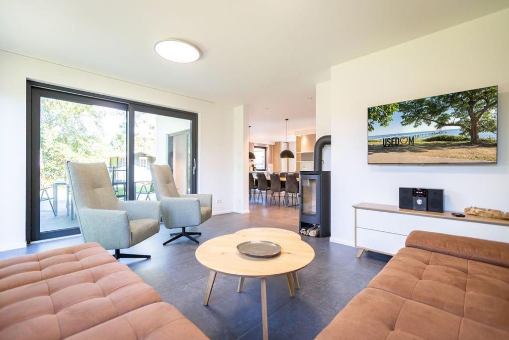 Six-Bedroom House photo 1