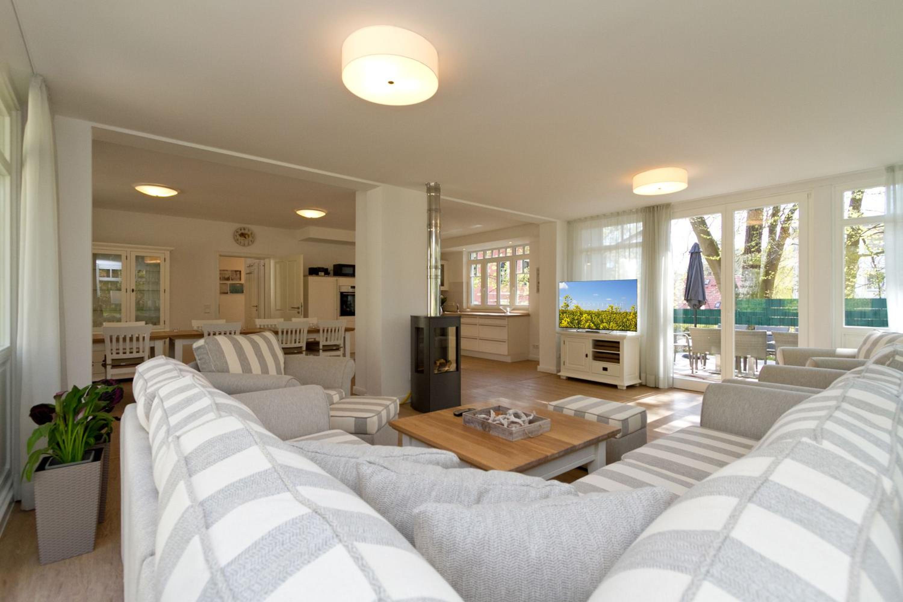 Five-Bedroom House photo 1