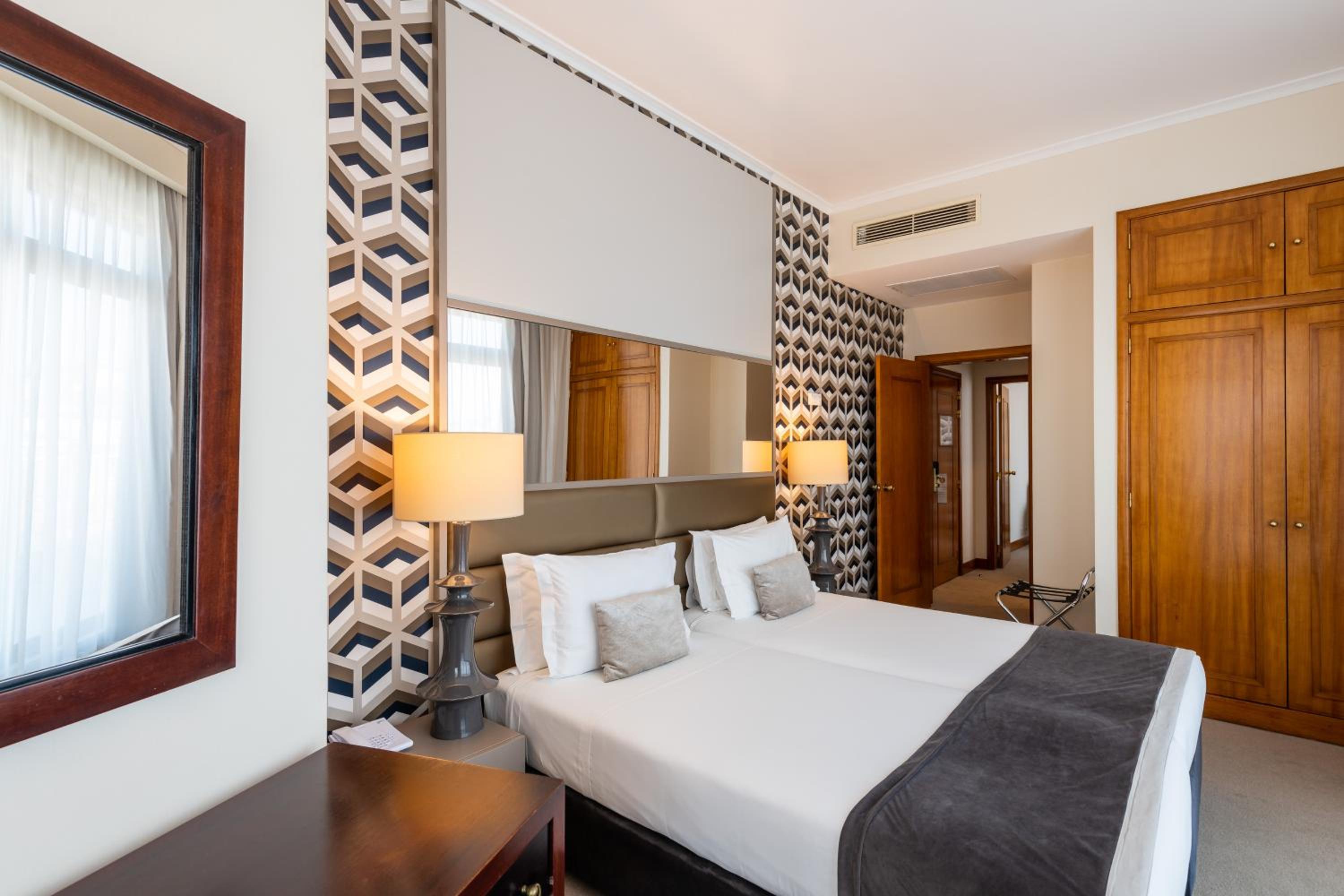 Suite with Balcony - Photo 3