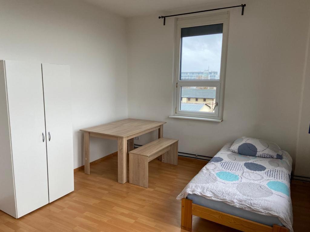 Economy Single Room with Shared Bathroom photo 2