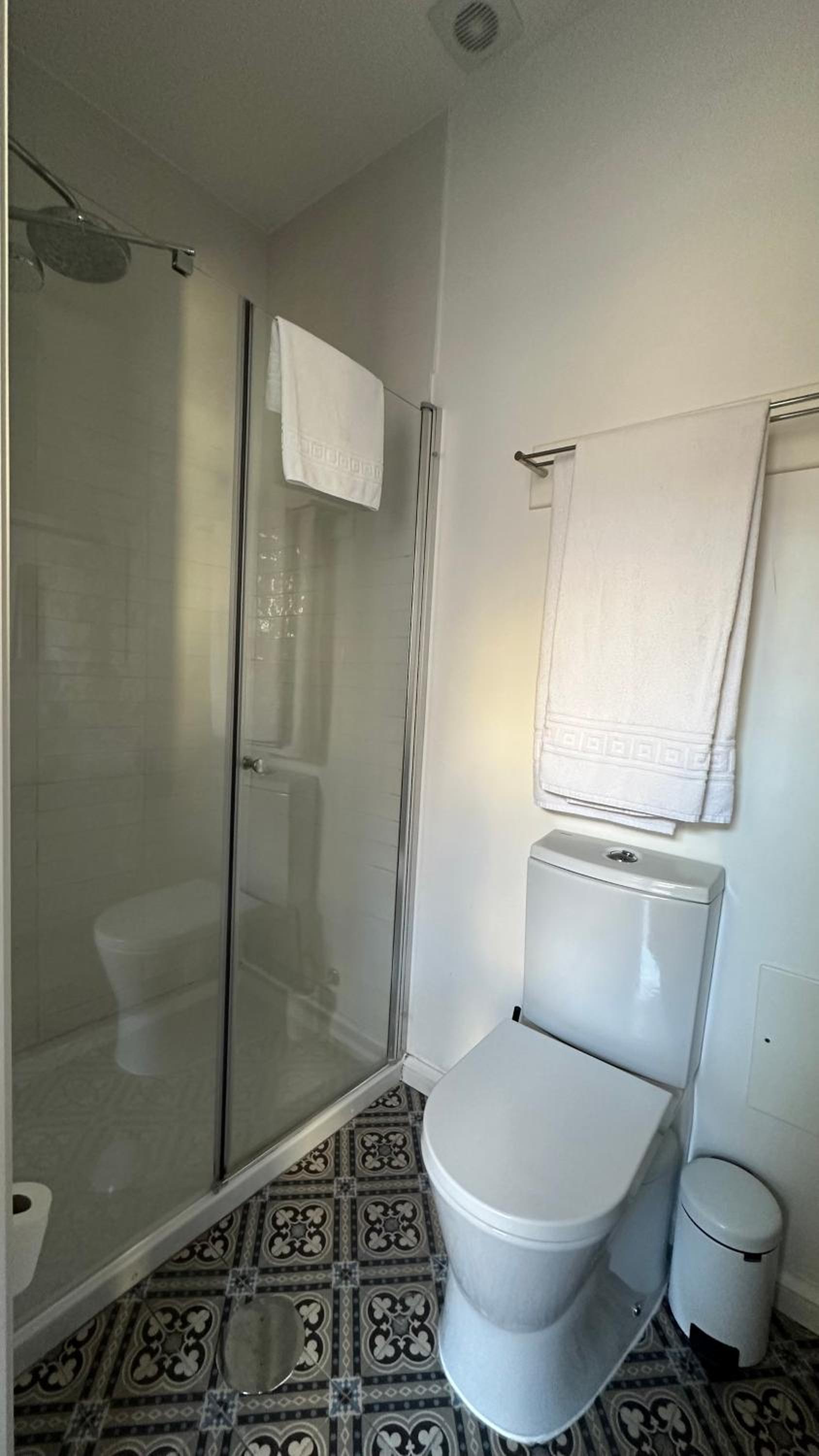 Studio Apartment - Photo 18