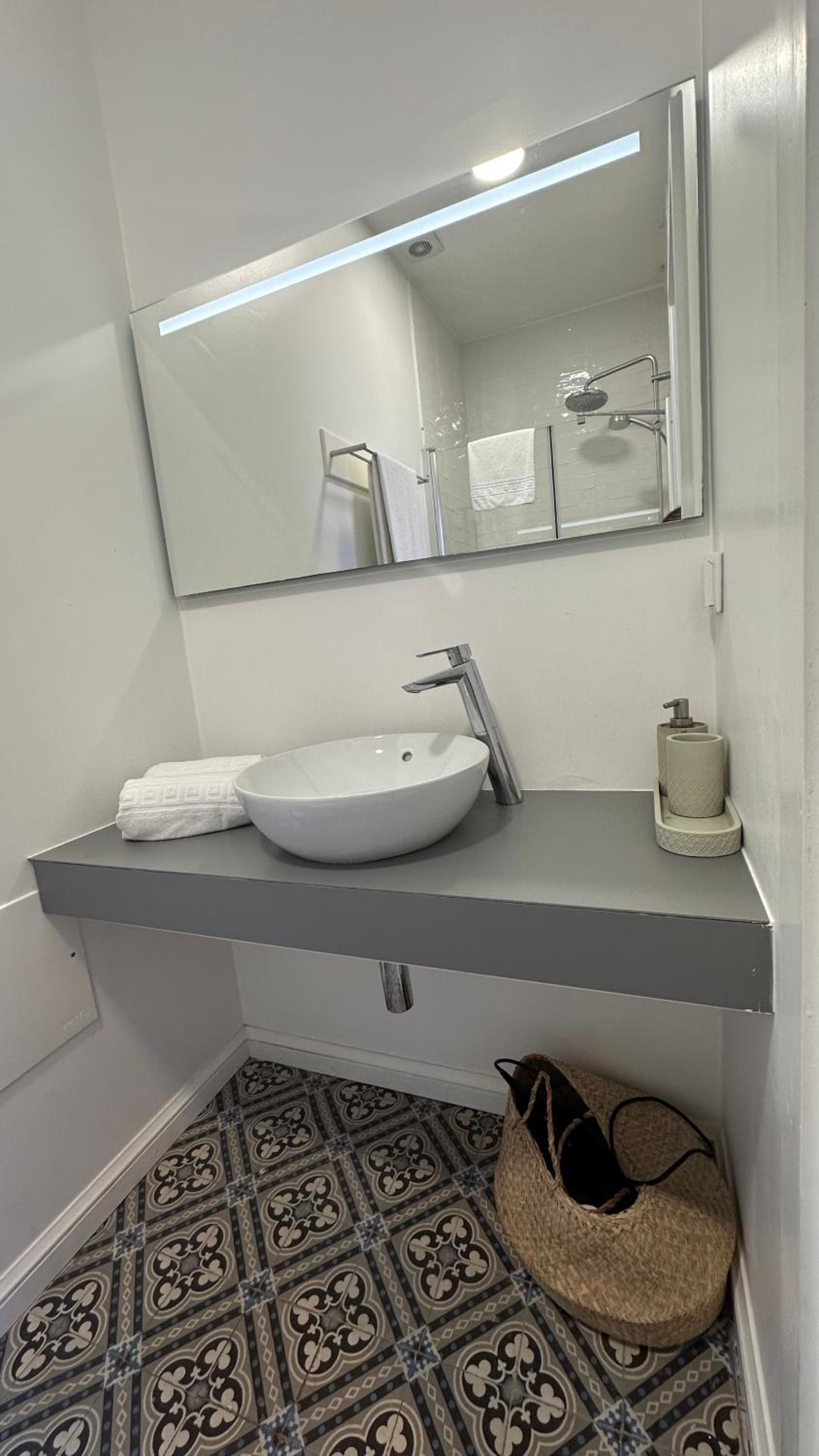 Studio Apartment - Photo 23