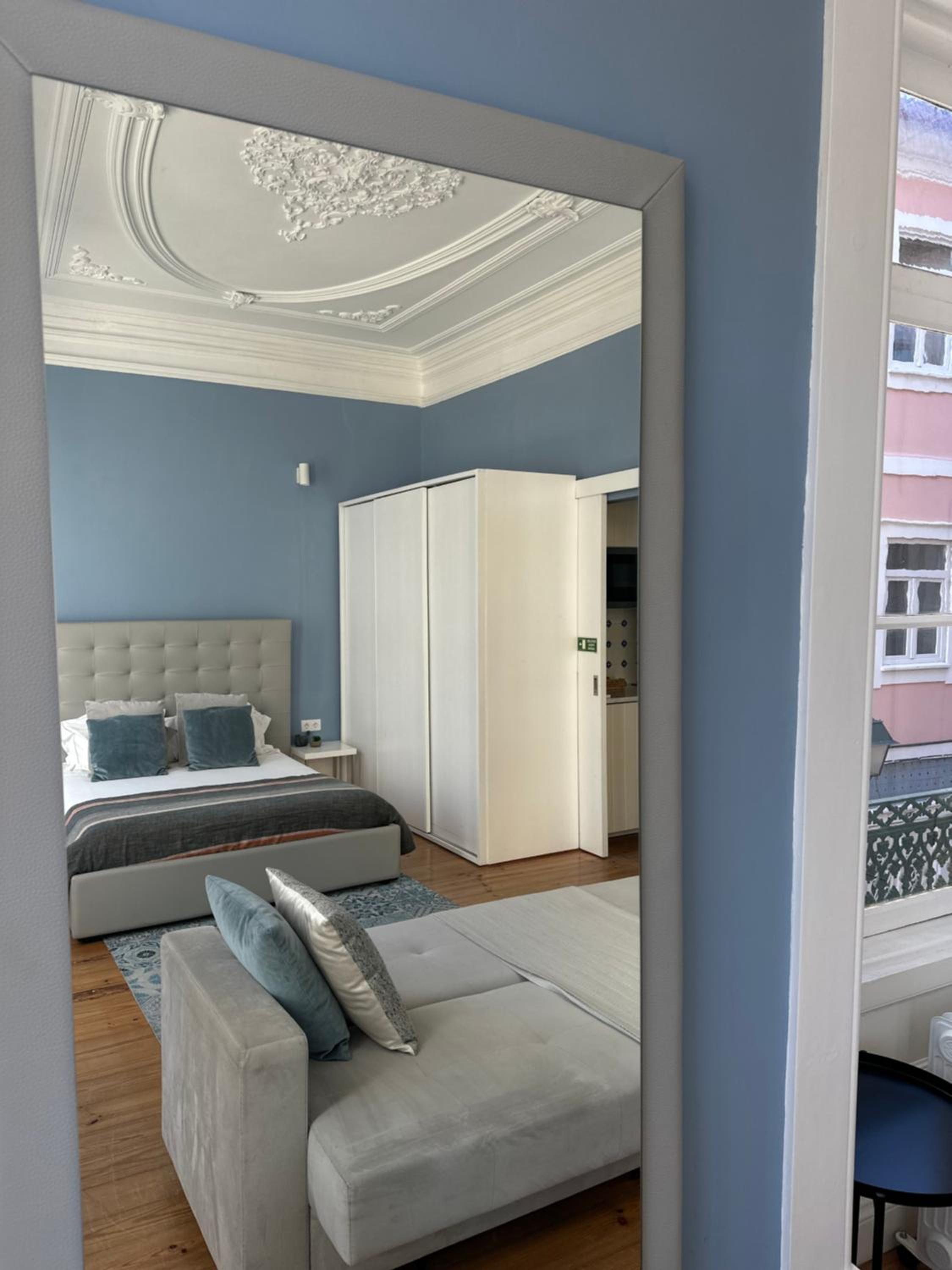 One-Bedroom Apartment - Photo 8