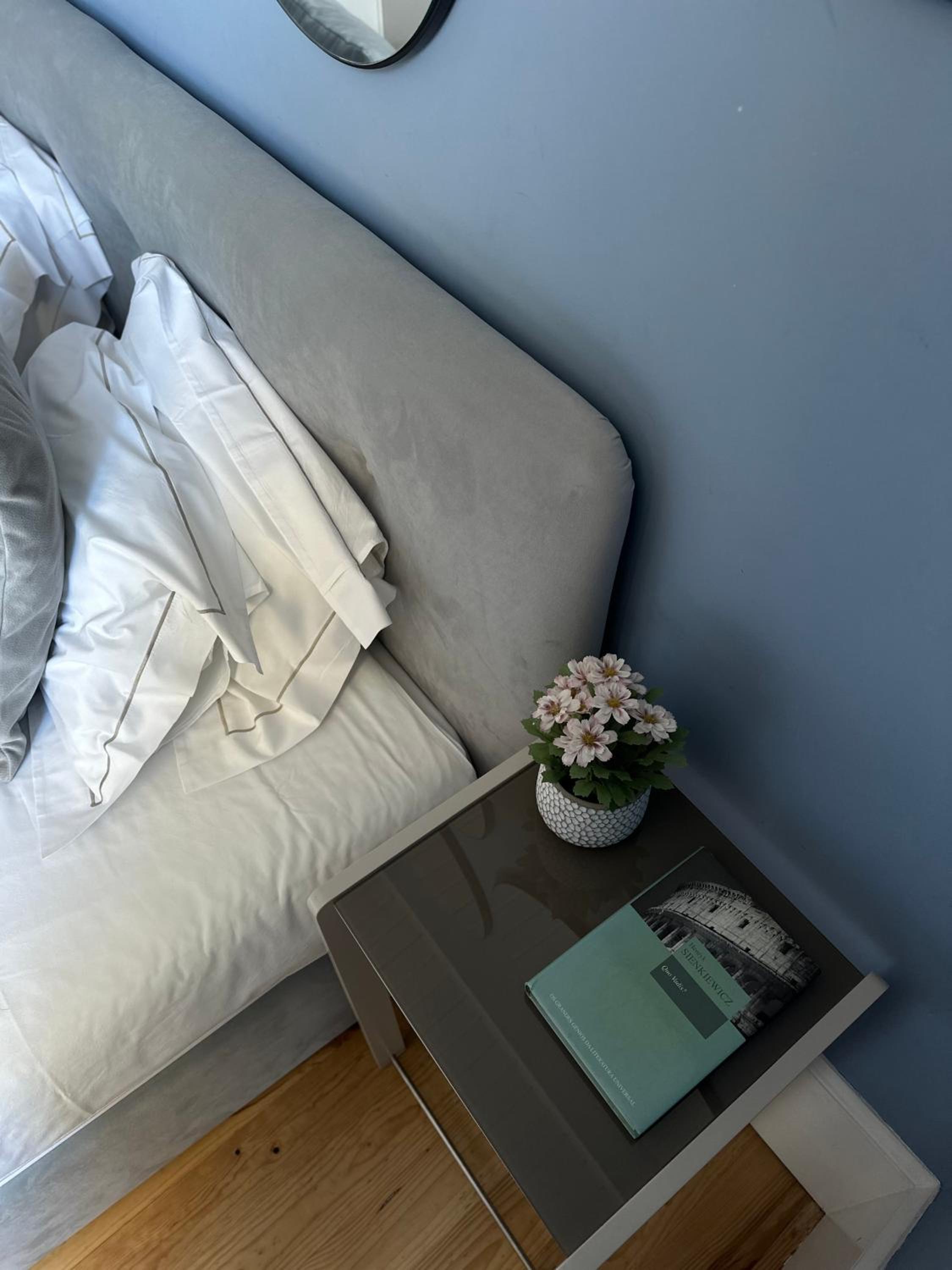 Studio Apartment - Photo 25