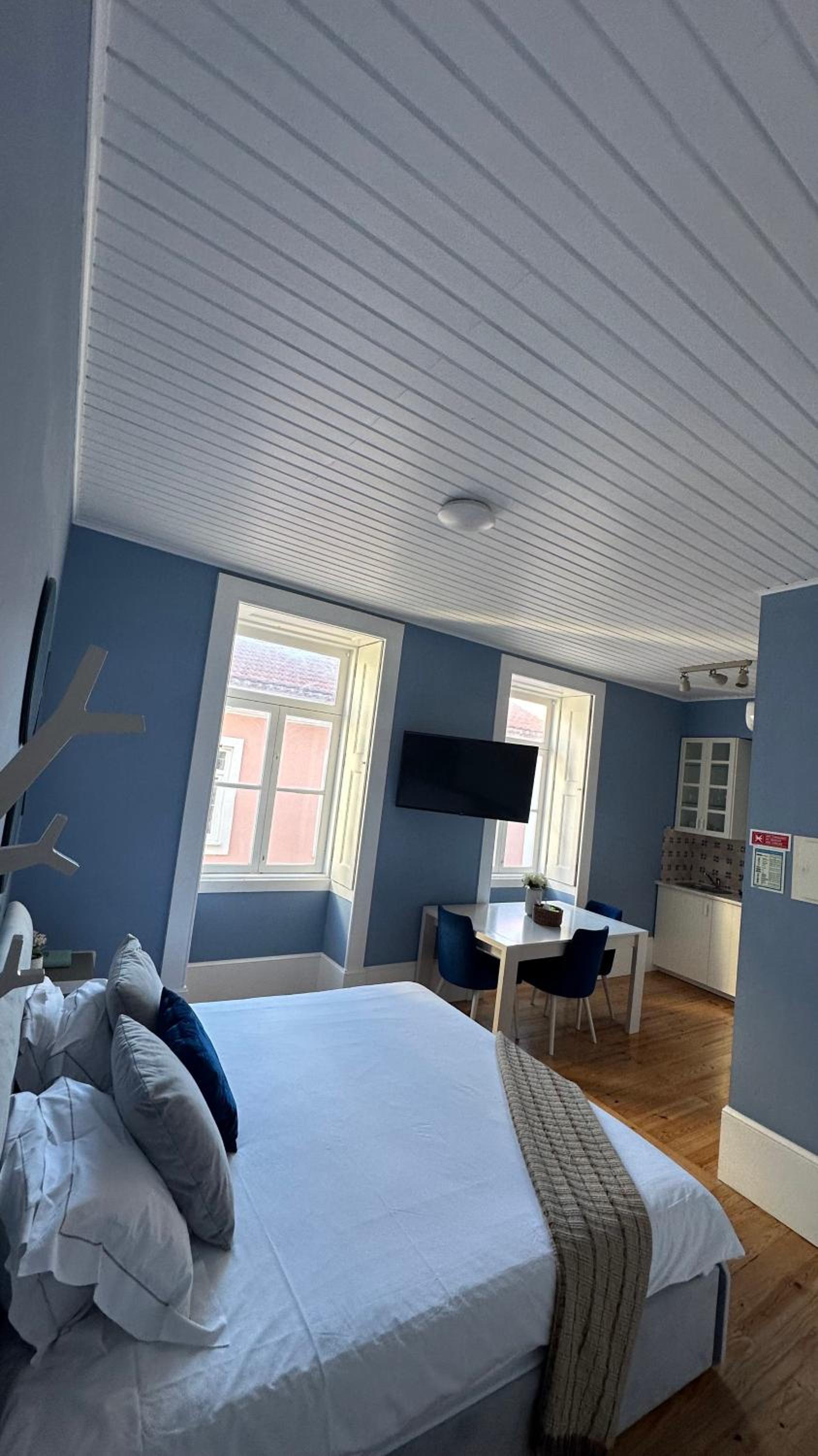 Studio Apartment - Photo 27