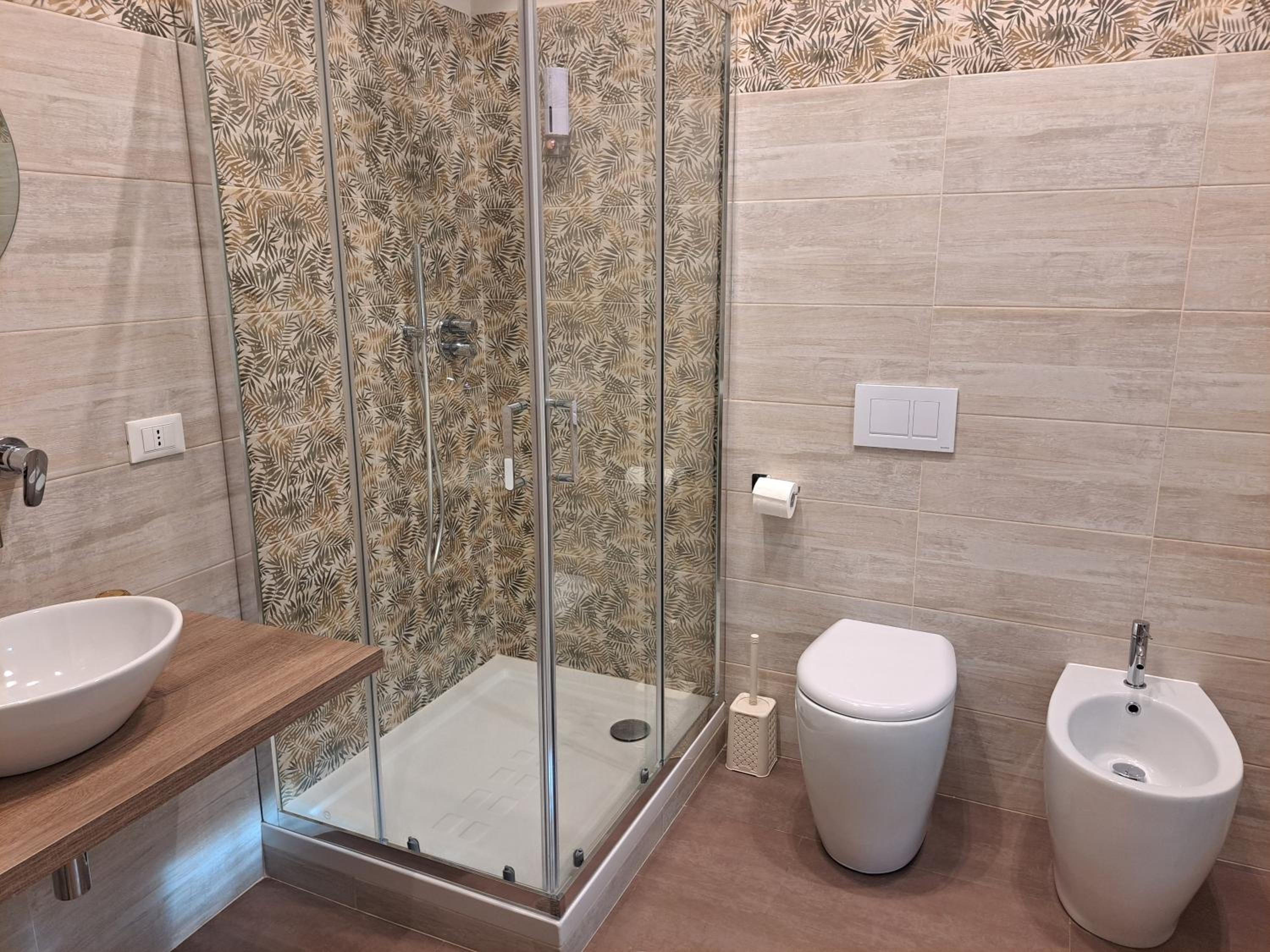 Large Double Room - Photo 4