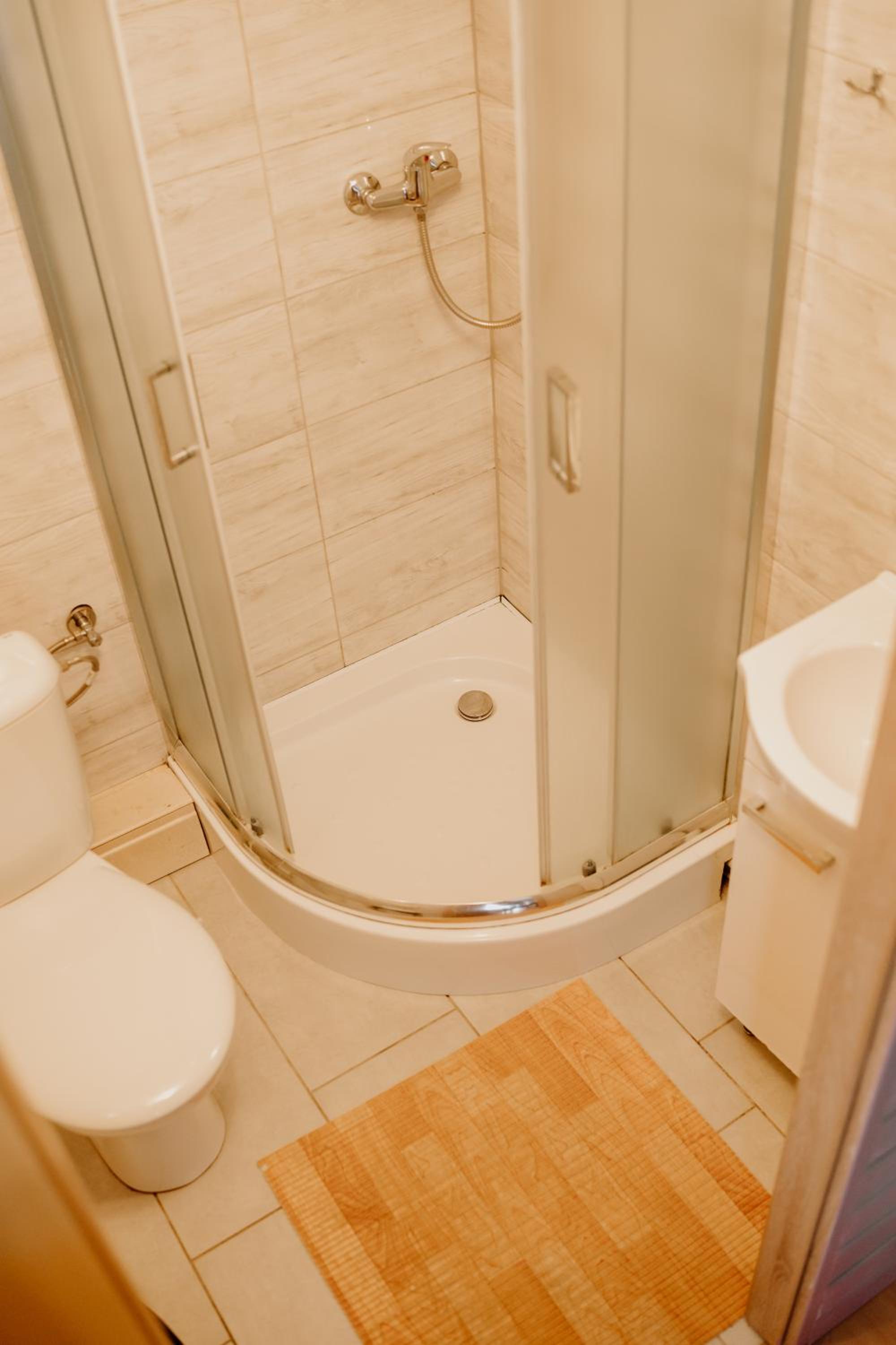 Family Room with Private Bathroom photo 2
