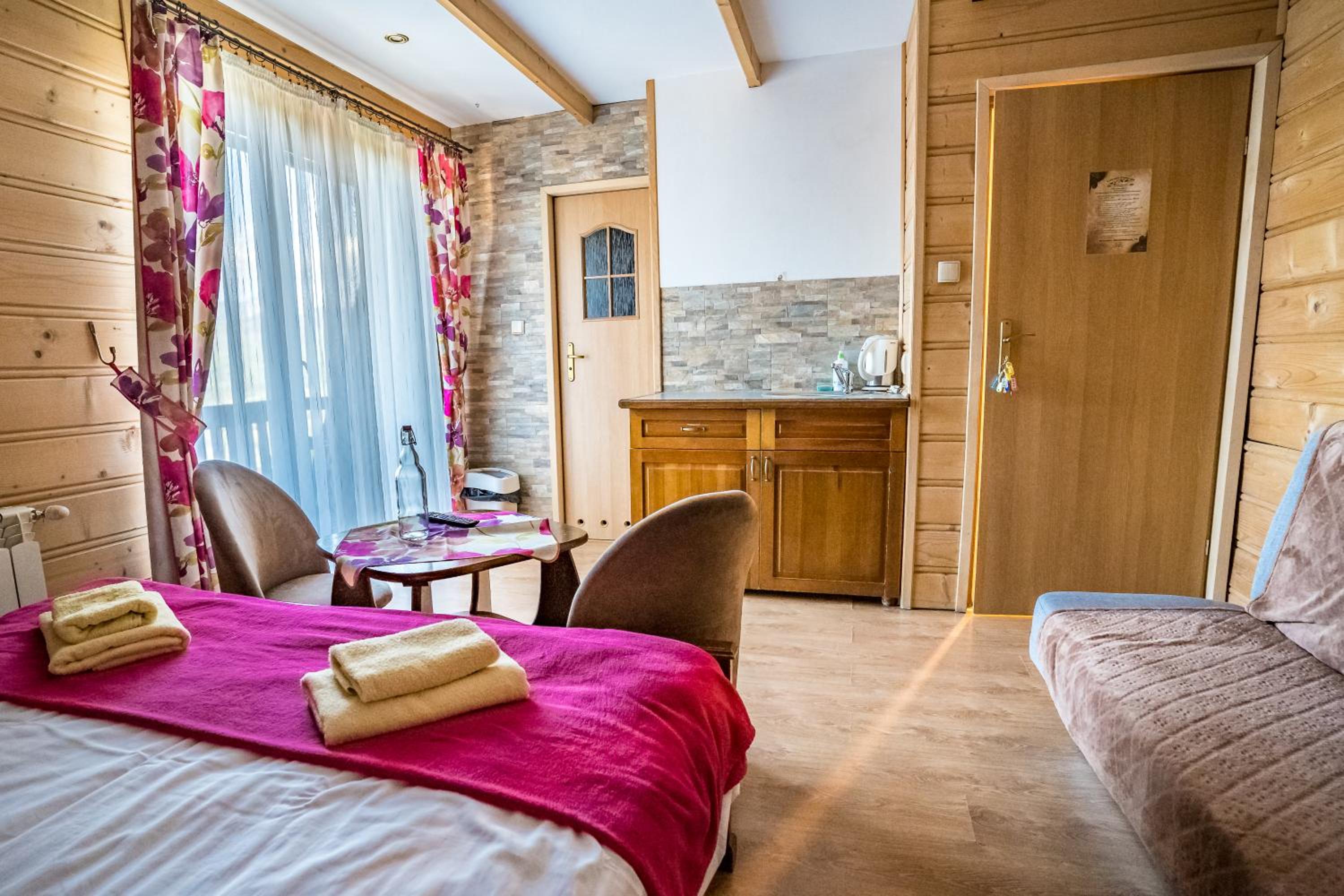 One-Bedroom Deluxe Apartment