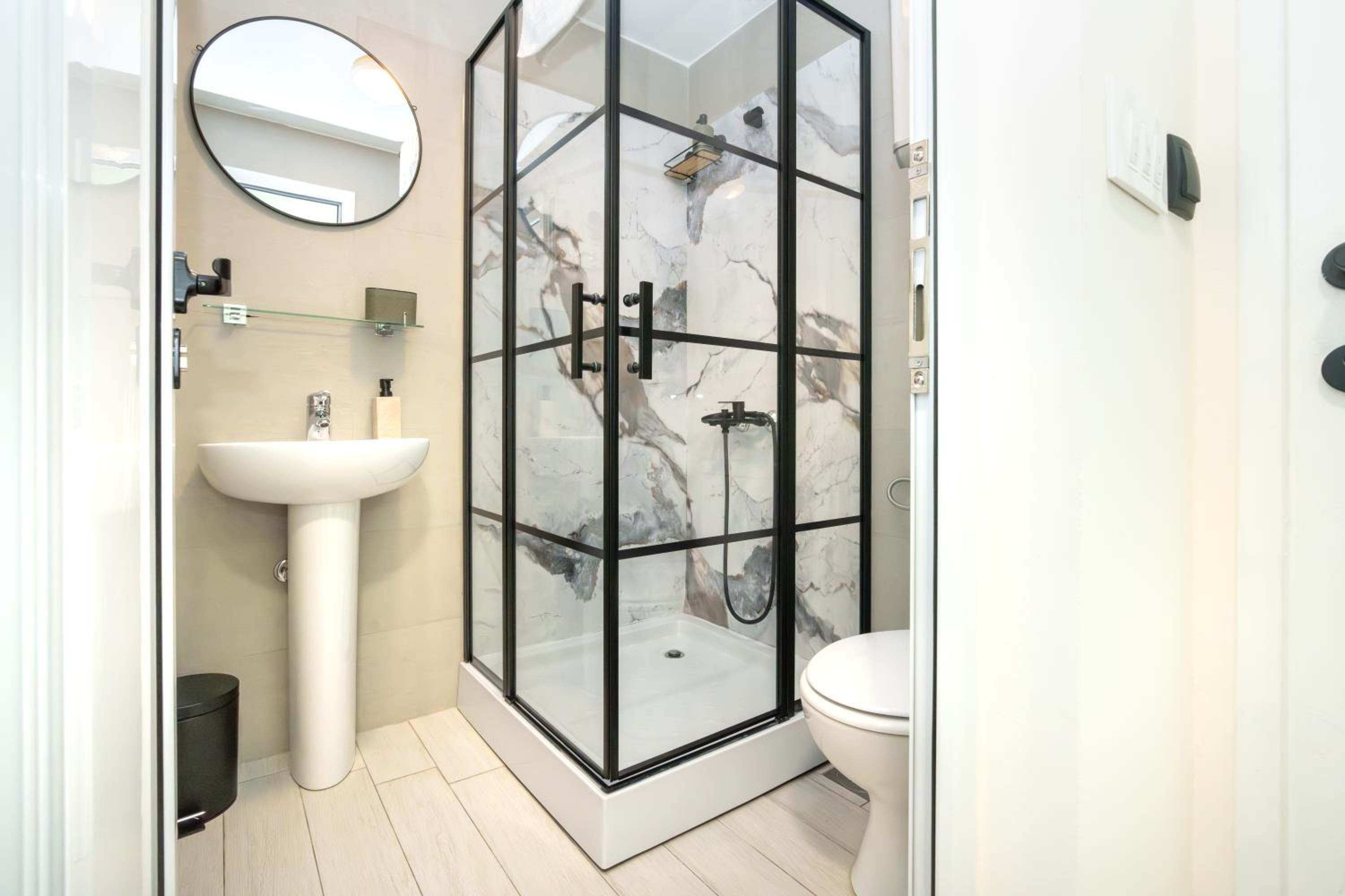 Standard Double Room - Photo 9