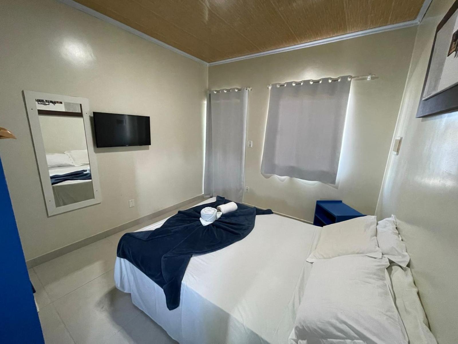 Large Double Room - Photo 3