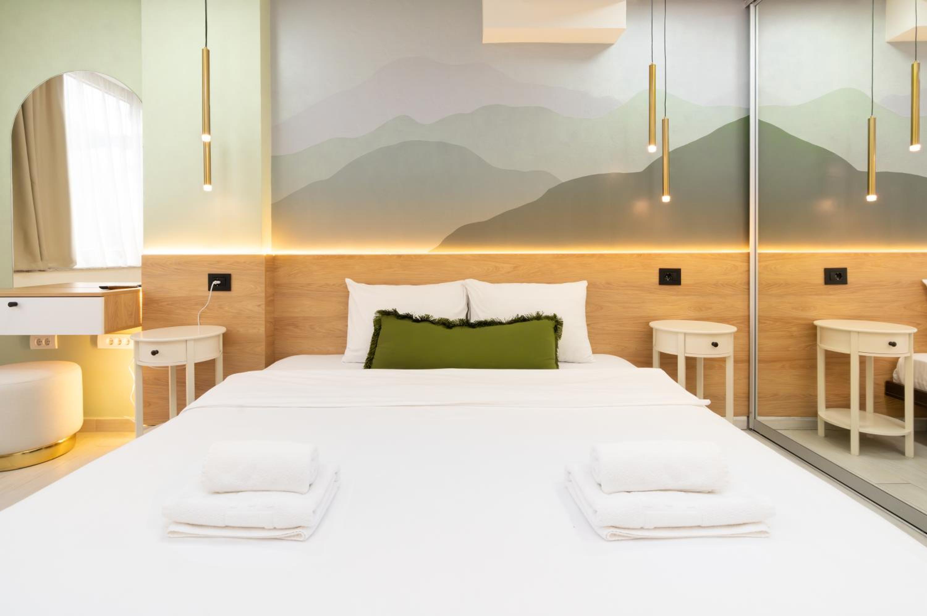Suite - Photo 1