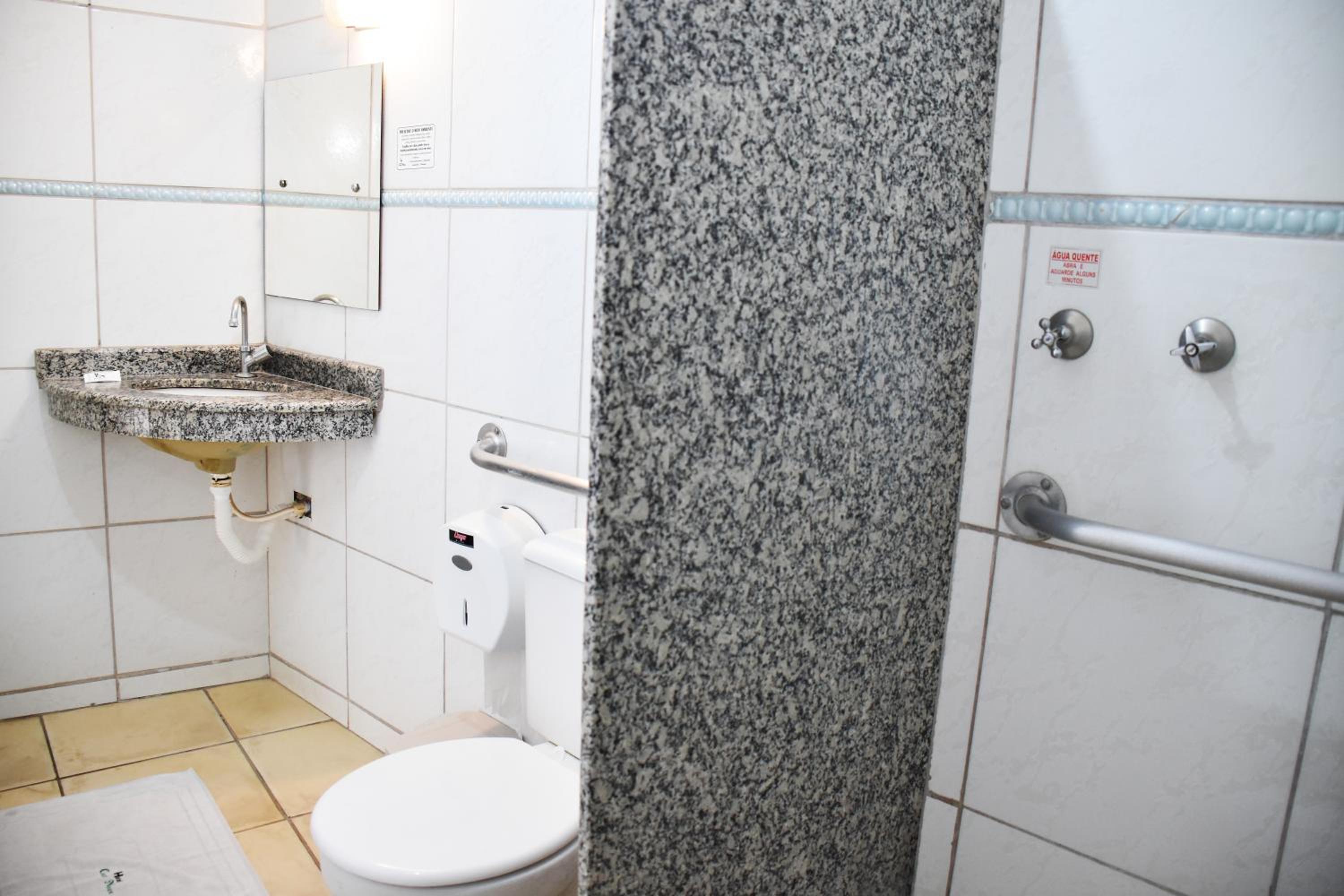 Queen Room - Disability Access photo 3