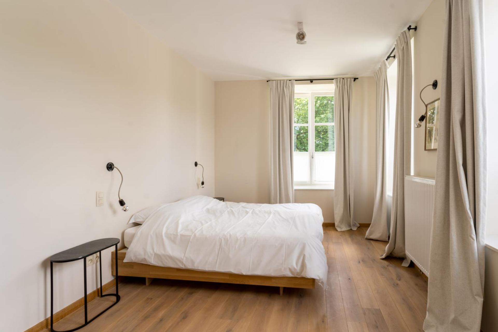 Seven-Bedroom House photo 2