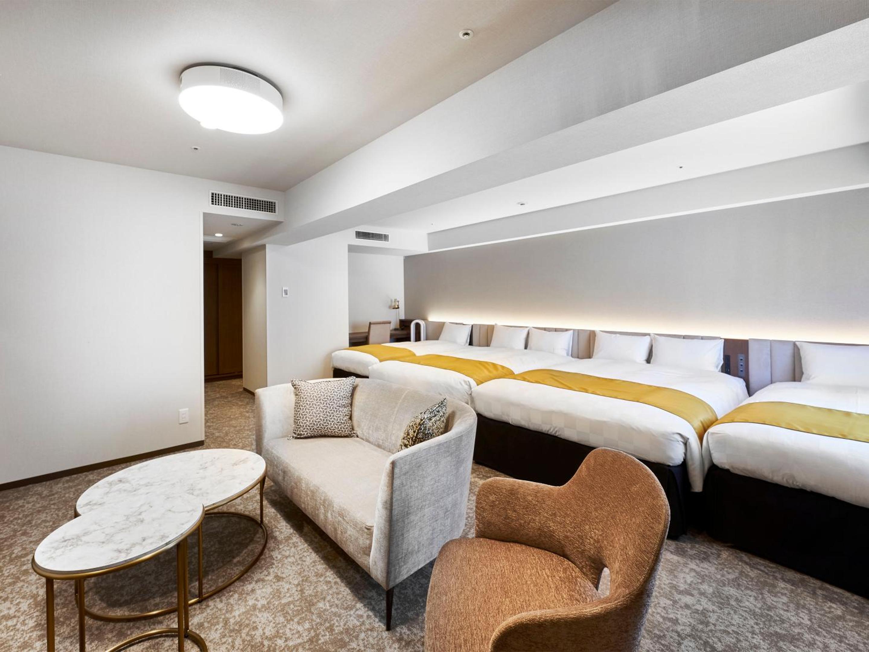 Junior Suite with 2 Extra Beds - Non-Smoking photo 2