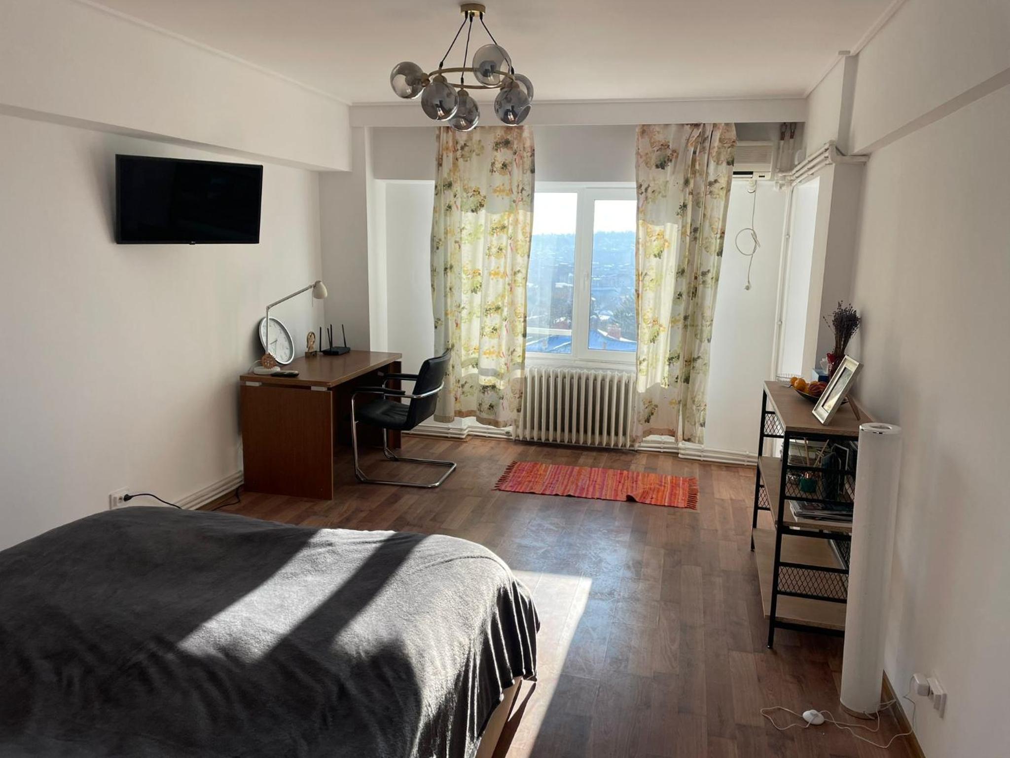 One-Bedroom Apartment photo 1