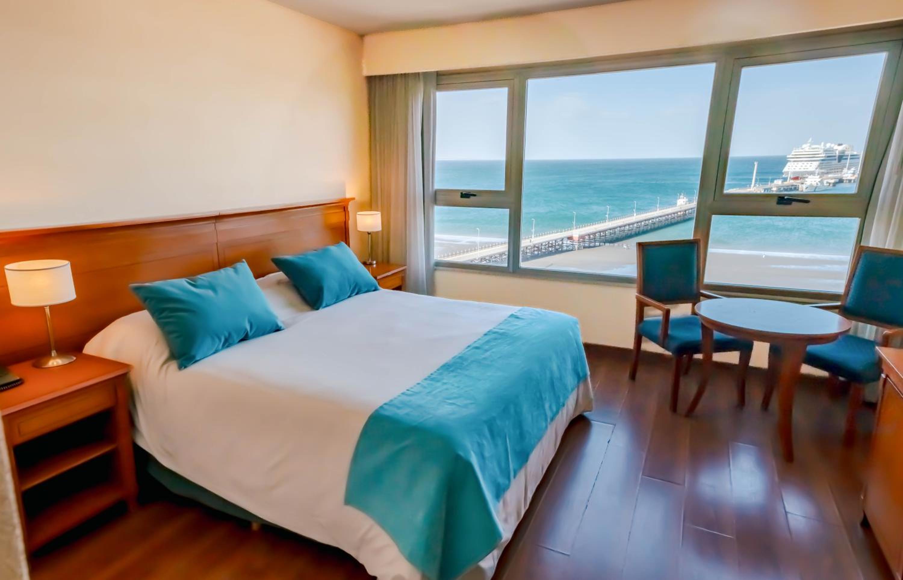 Family Room with Sea View photo 2