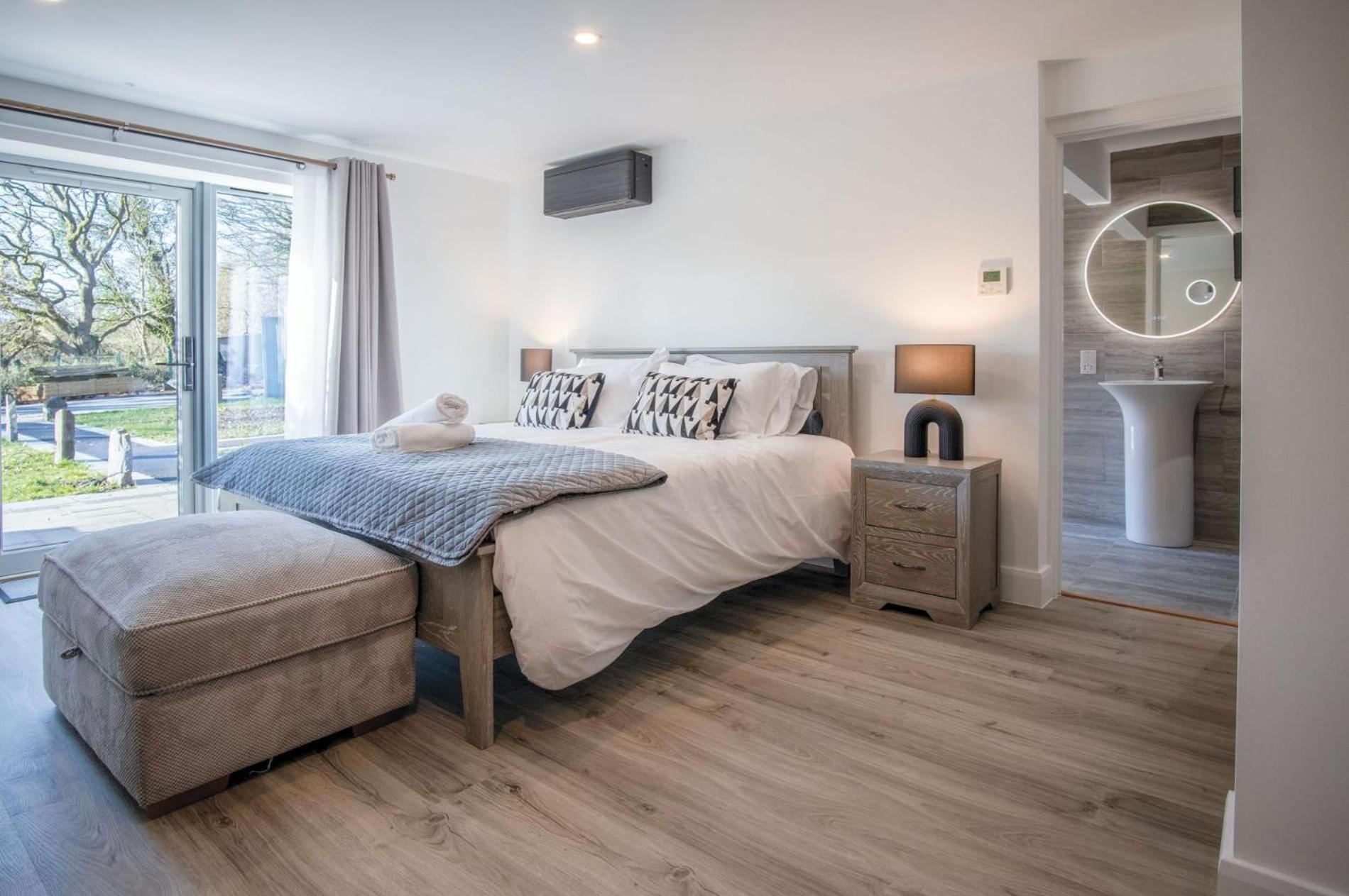 One-Bedroom Apartment - Photo 8