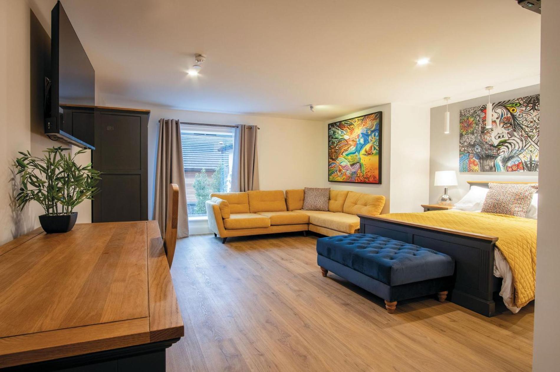 One-Bedroom Apartment - Photo 8